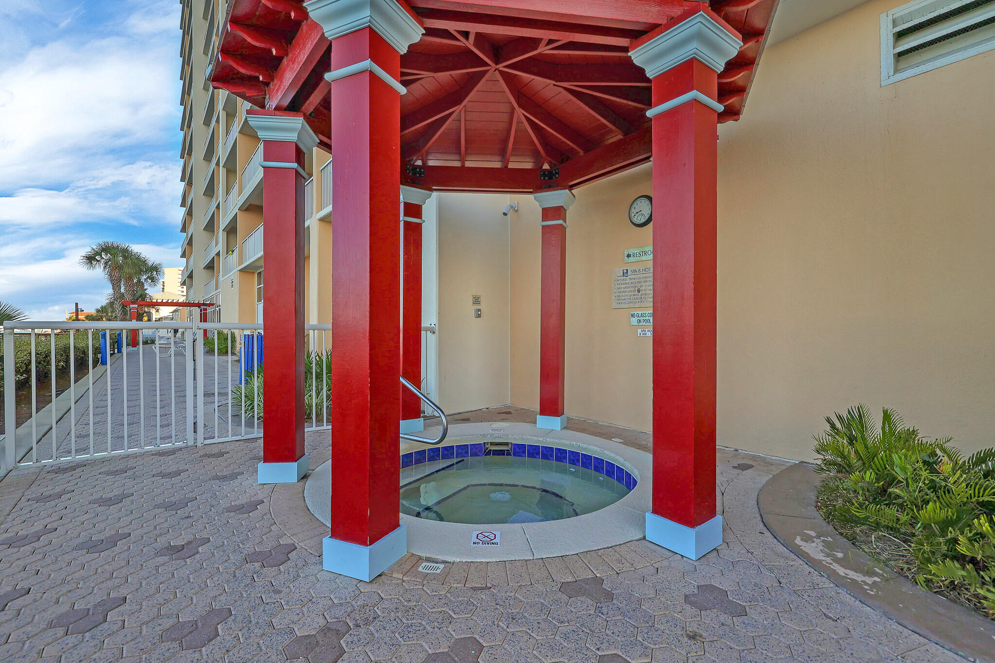 MAJESTIC BEACH TOWERS II - Residential