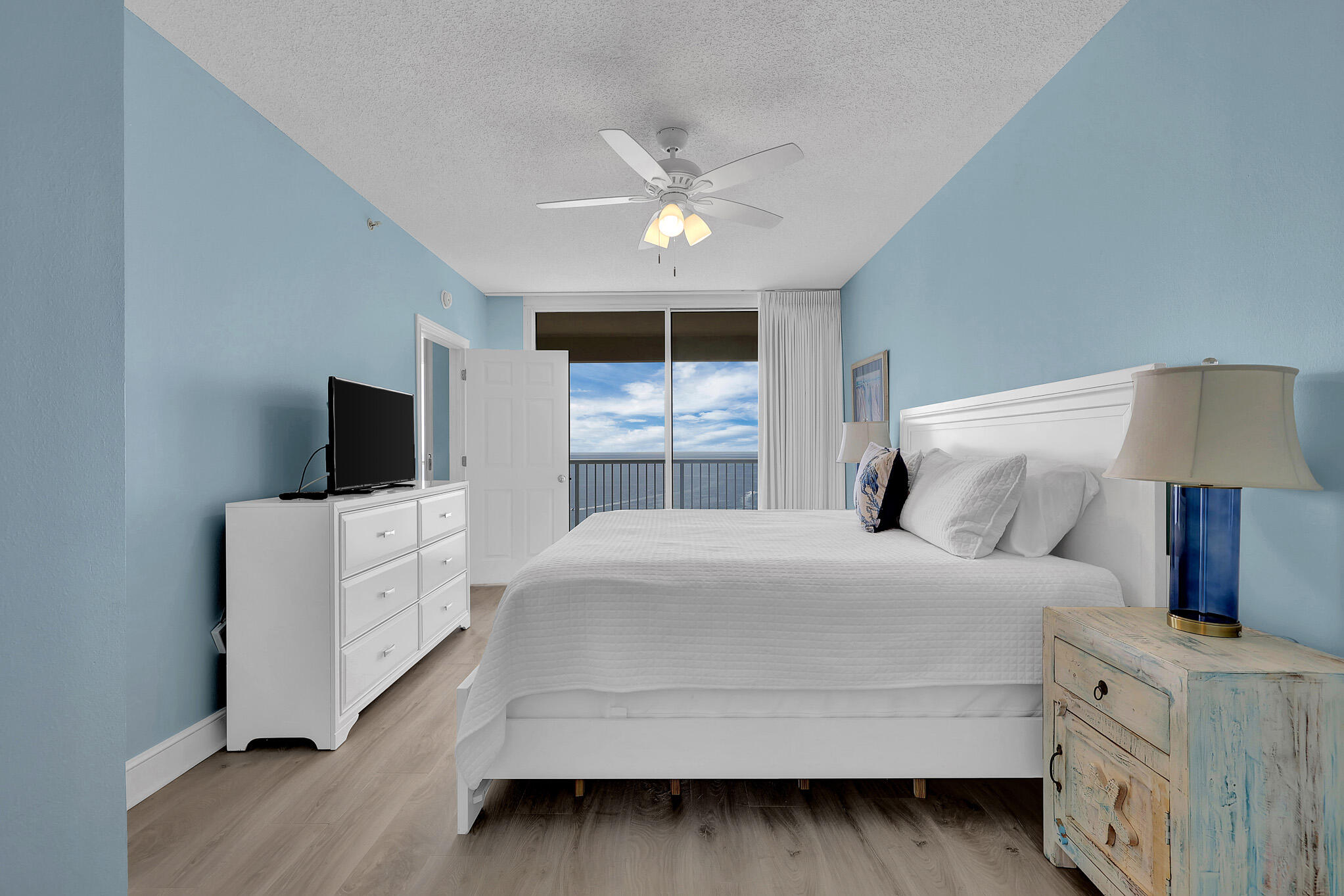 MAJESTIC BEACH TOWERS II - Residential