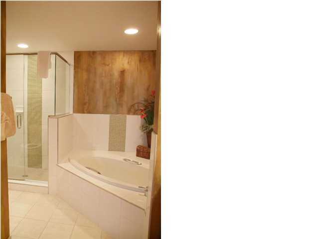 BAHIA CONDO - Residential