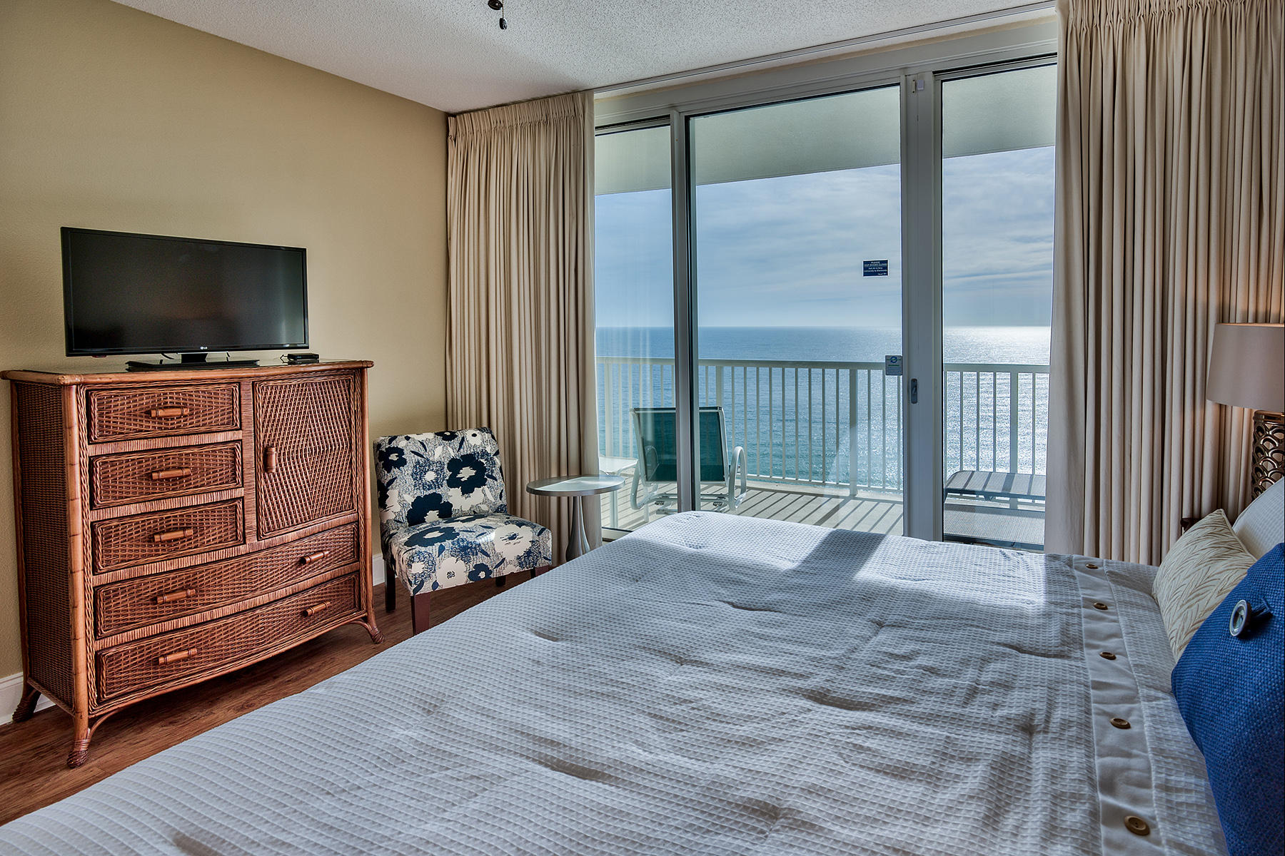 MAJESTIC BEACH TOWERS I - Residential