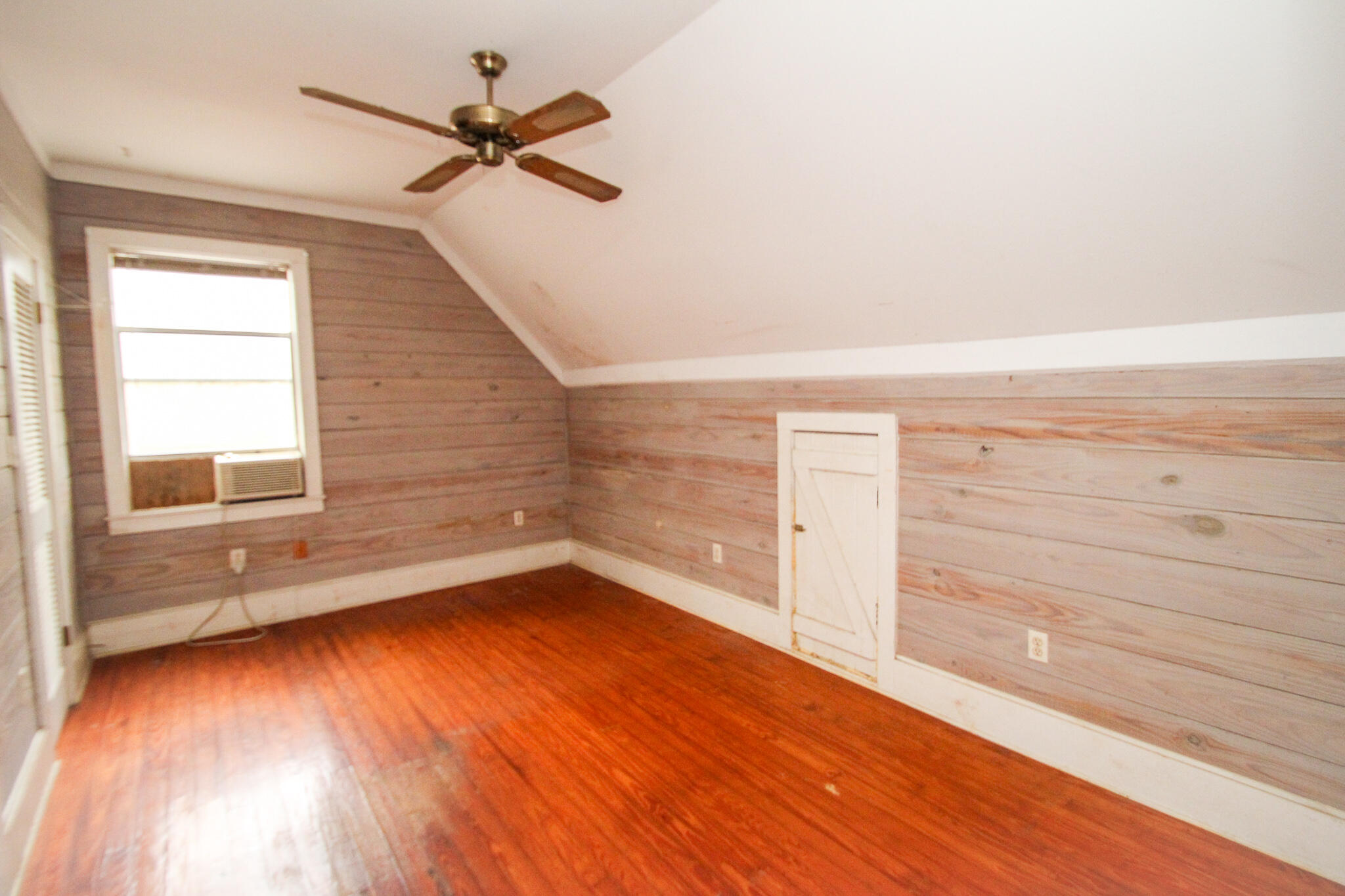 CREEKSIDE - Residential