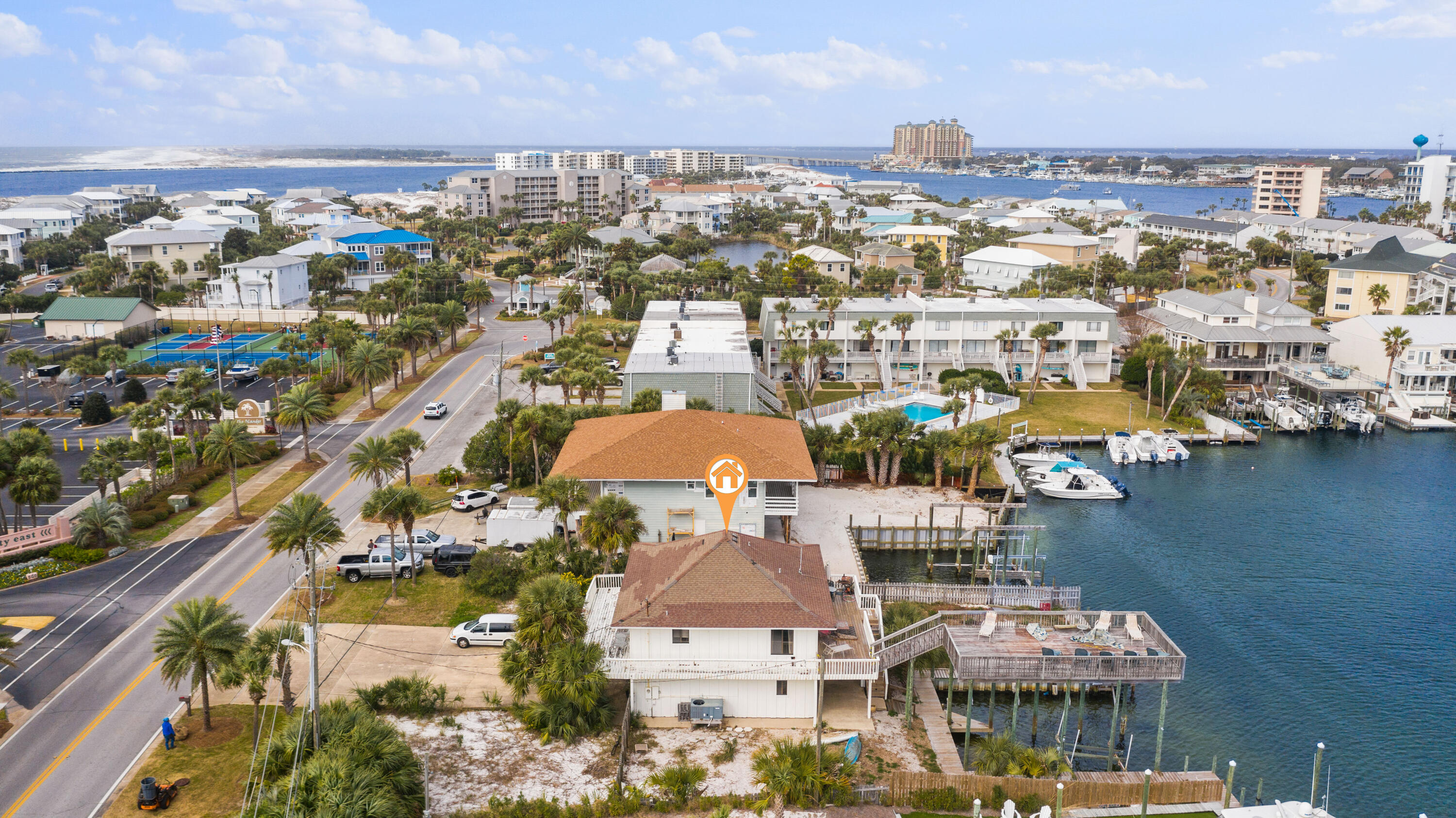 HOLIDAY ISLE - Land