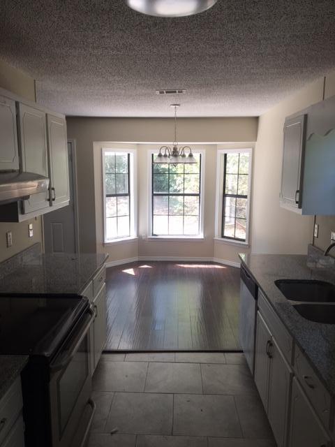 COUNTRYVIEW ESTATES 1ST ADDN - Residential