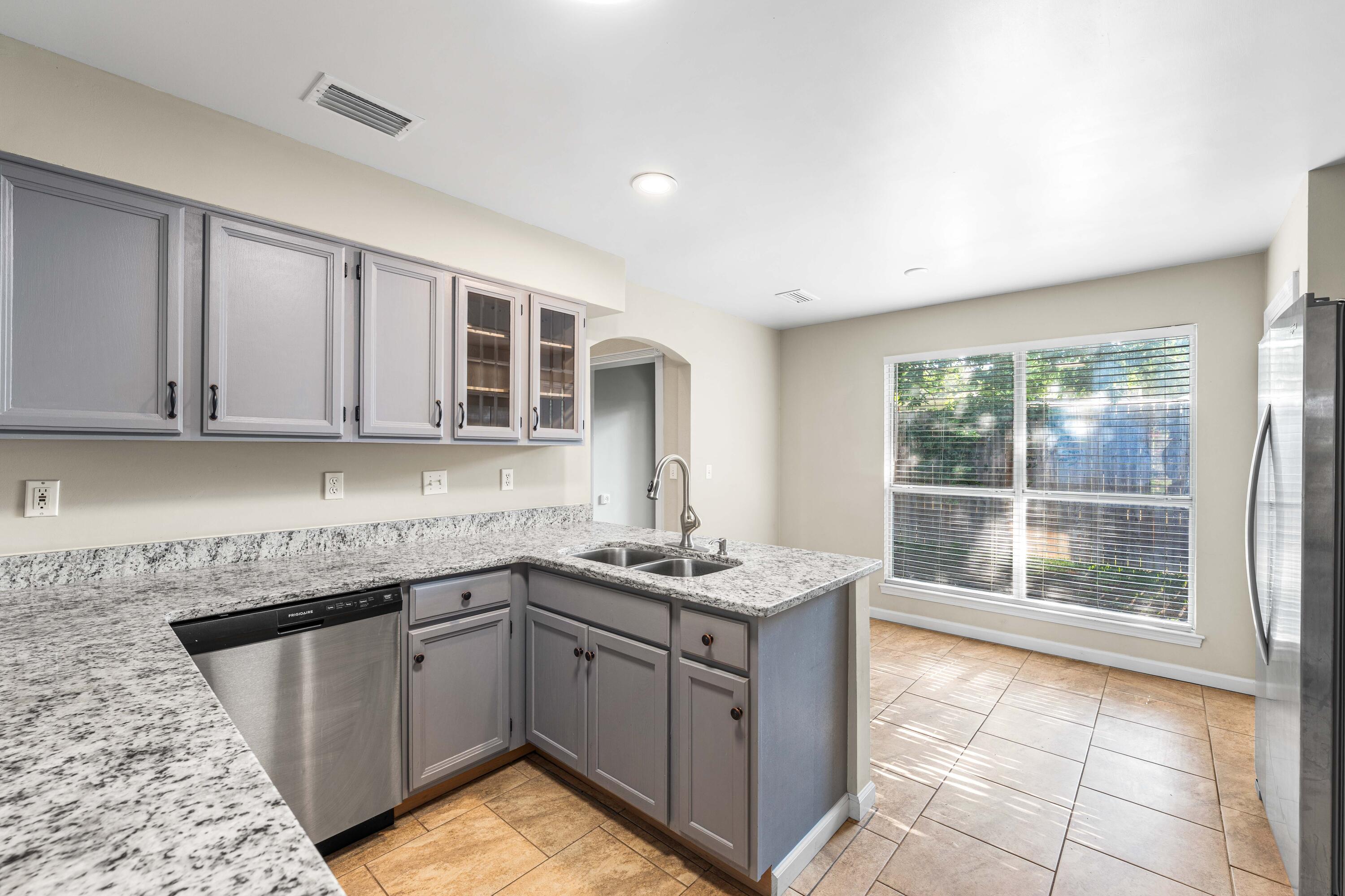 BRISTOL PARK - Residential