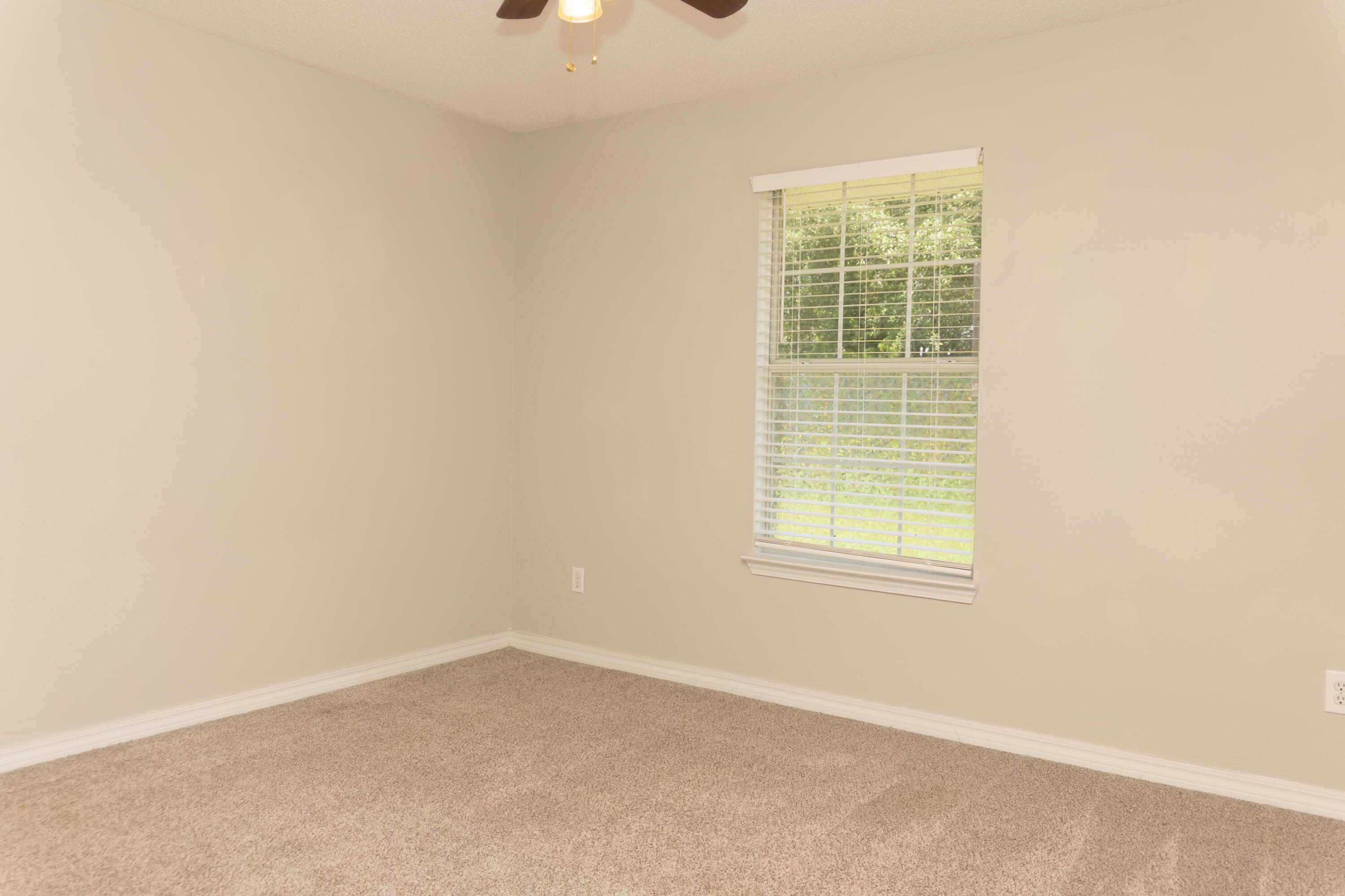 CHEROKEE BEND S/D PH 2 - Residential Lease