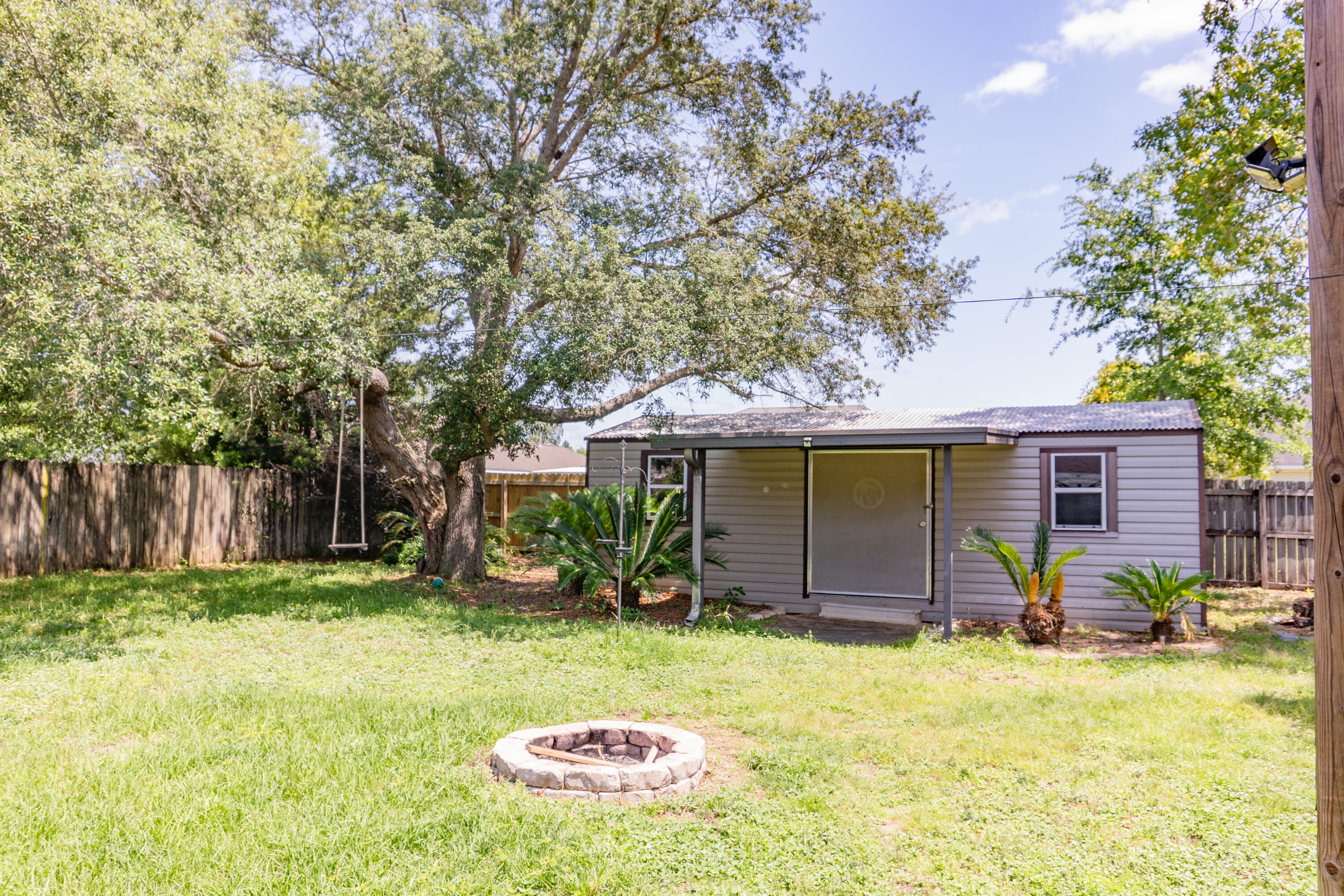 CHEROKEE BEND S/D PH 2 - Residential Lease