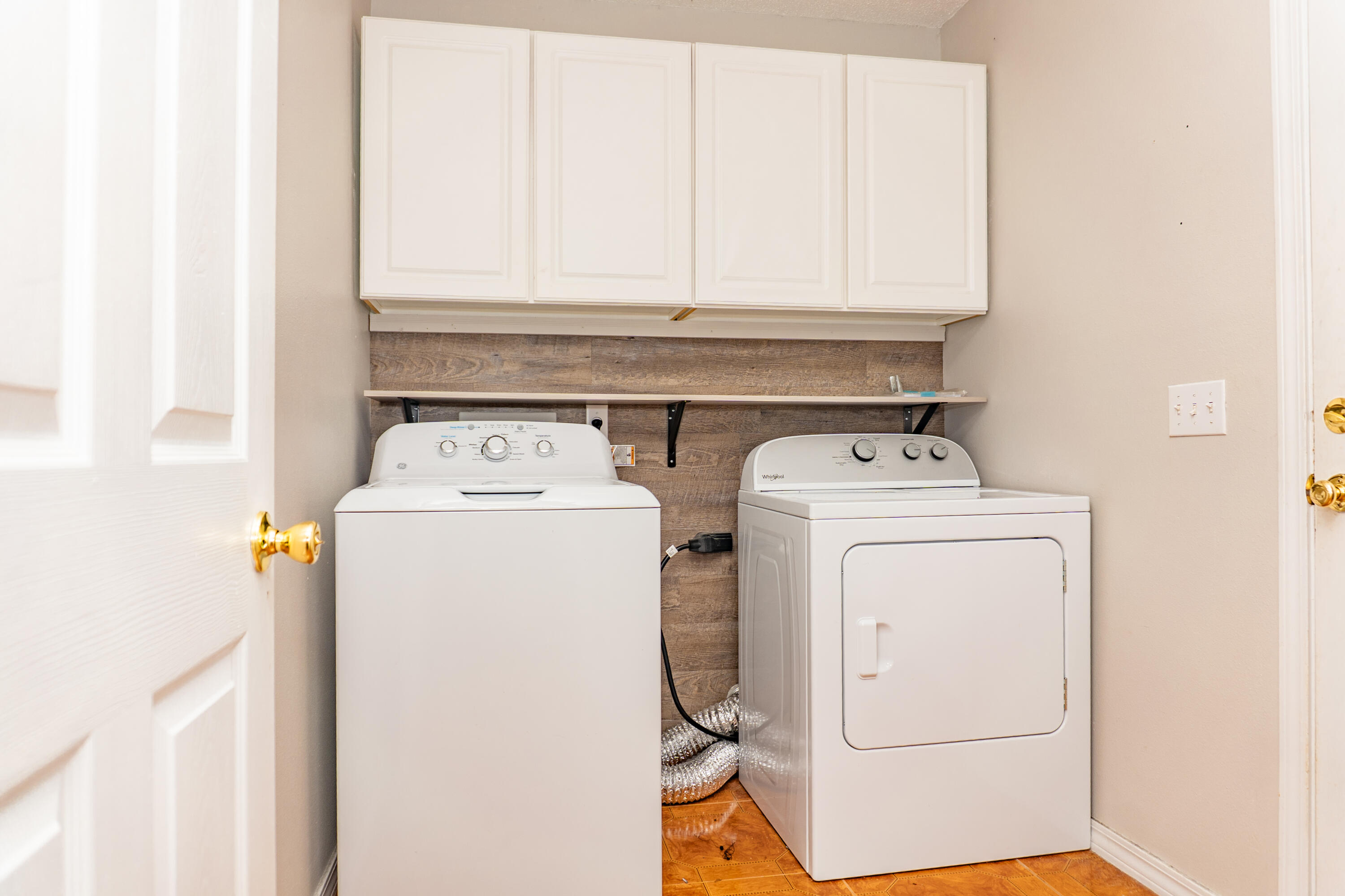 CHEROKEE BEND S/D PH 2 - Residential Lease