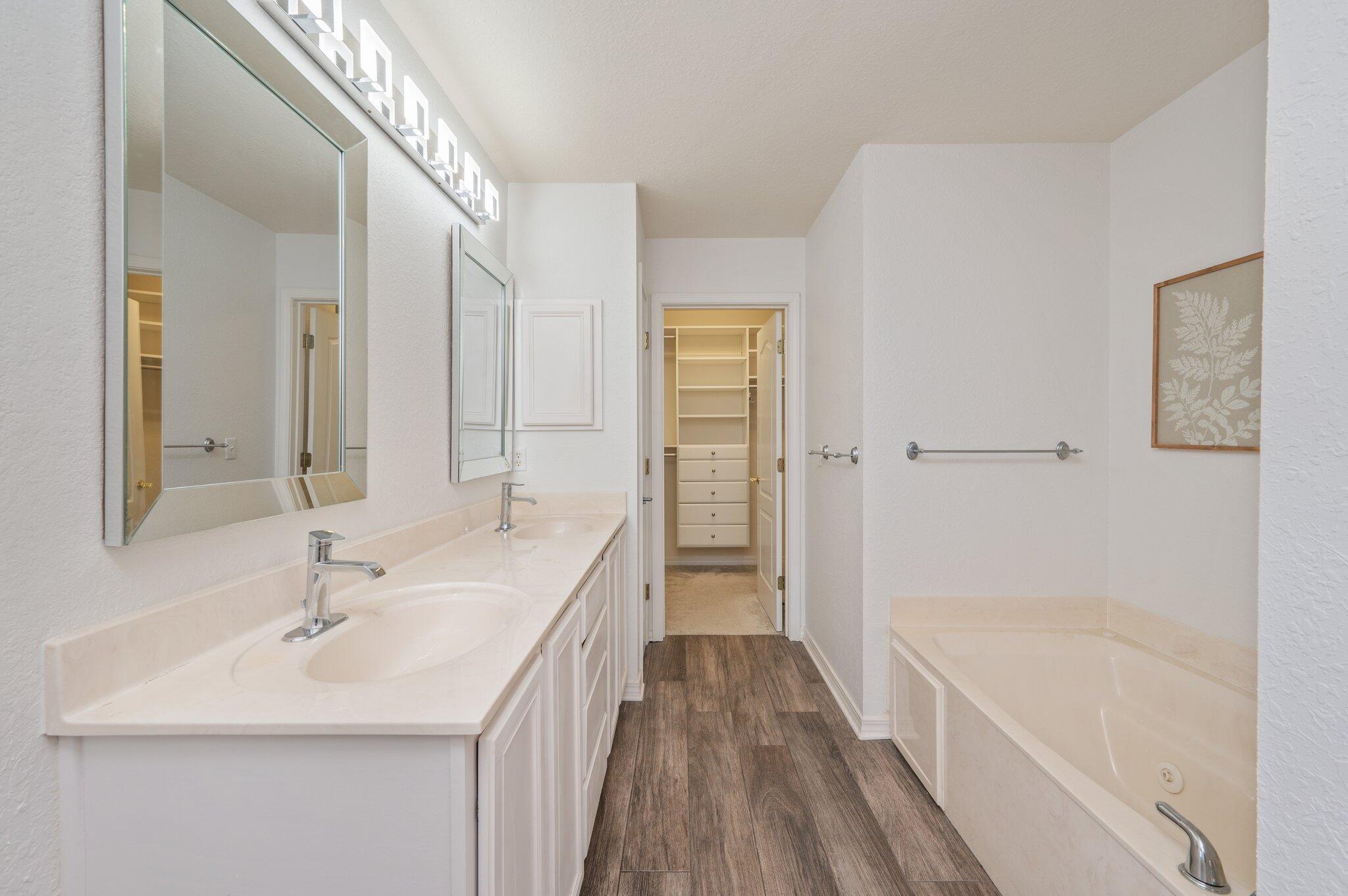 EMERALD LAKES PH 1 - Residential Lease
