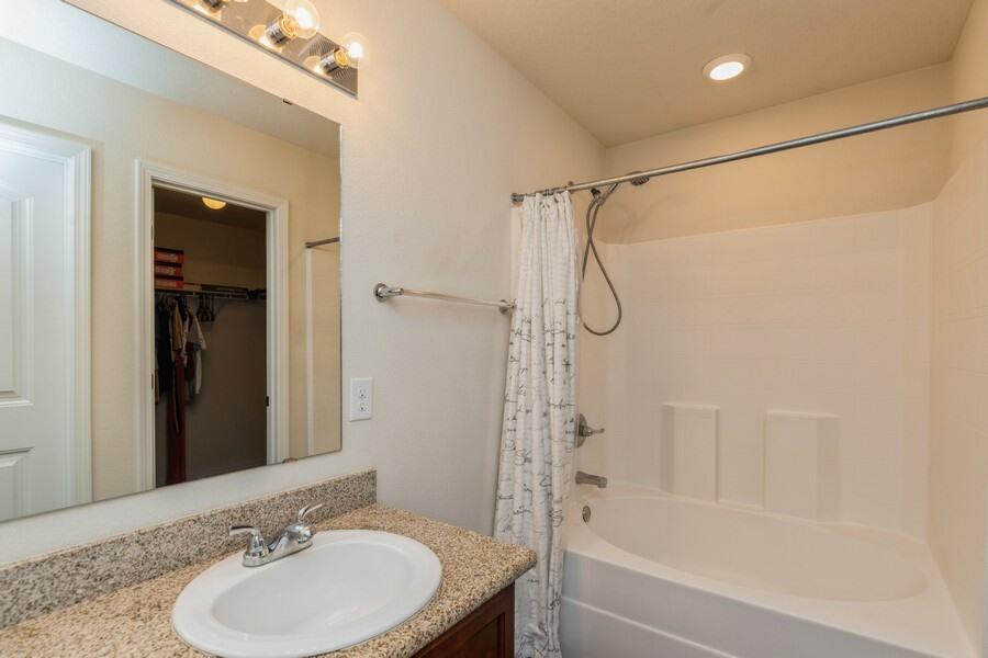 MAPLE OAKS - Residential