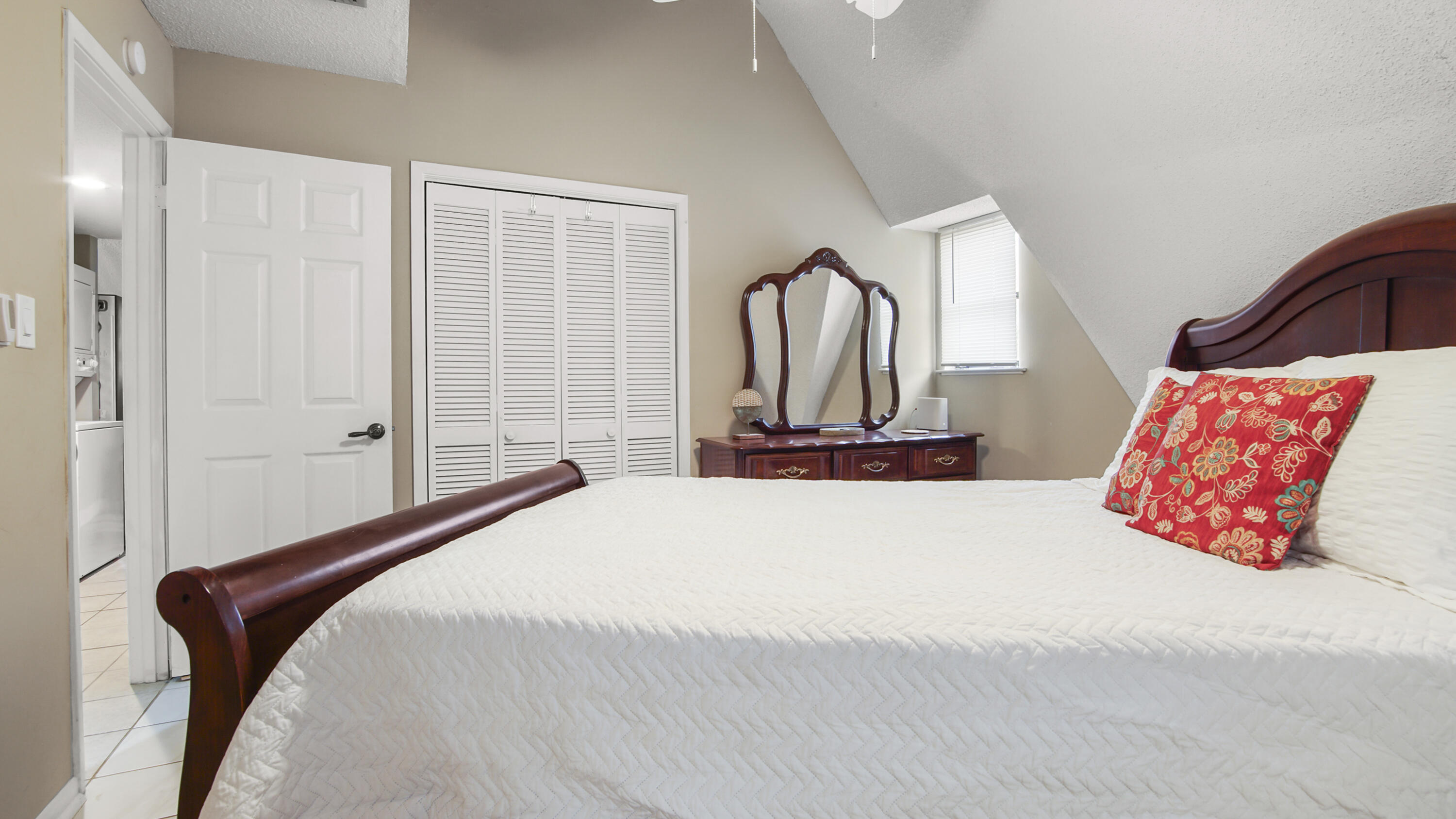 BELAIRE ESTATES - Residential