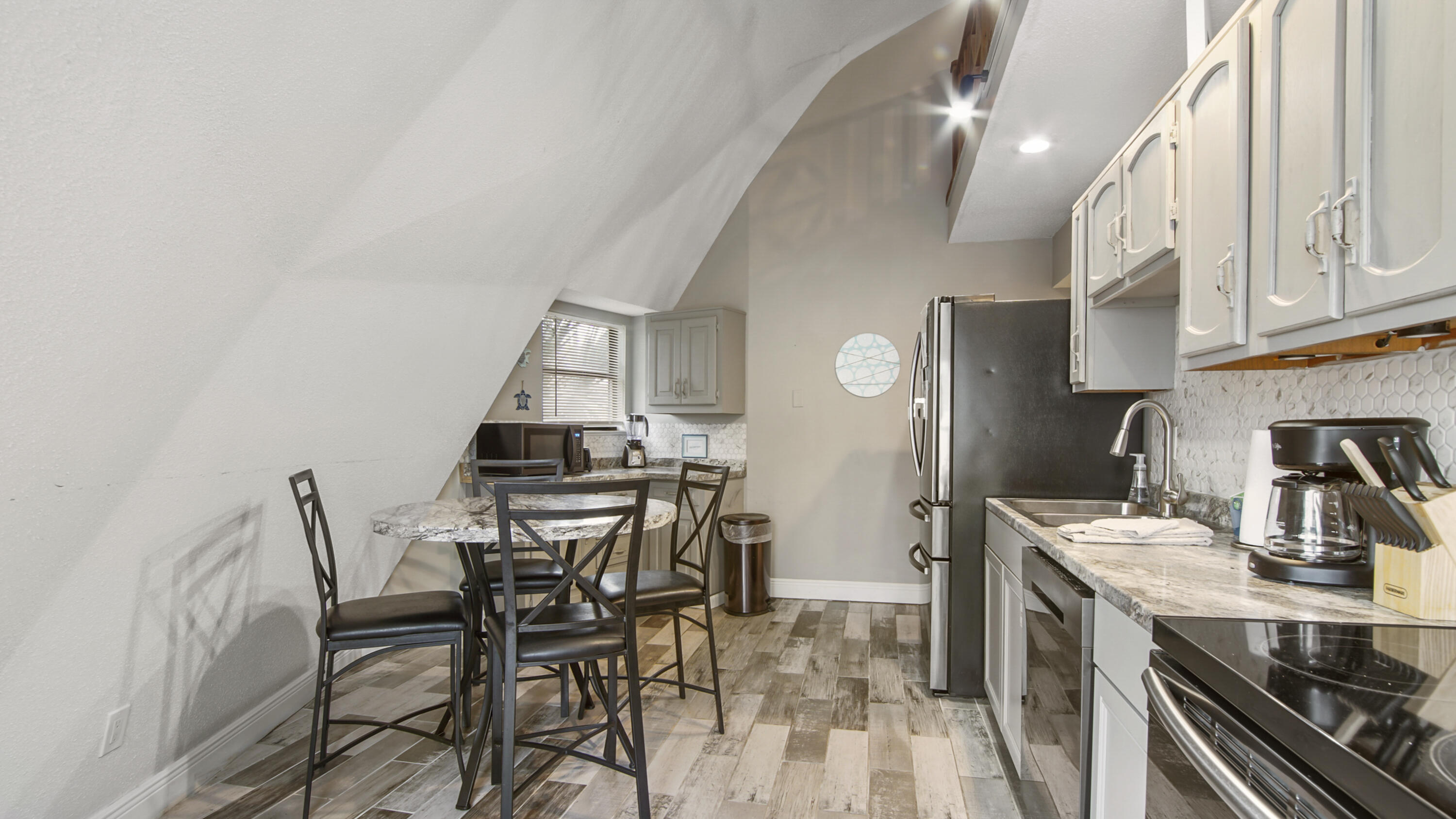 BELAIRE ESTATES - Residential