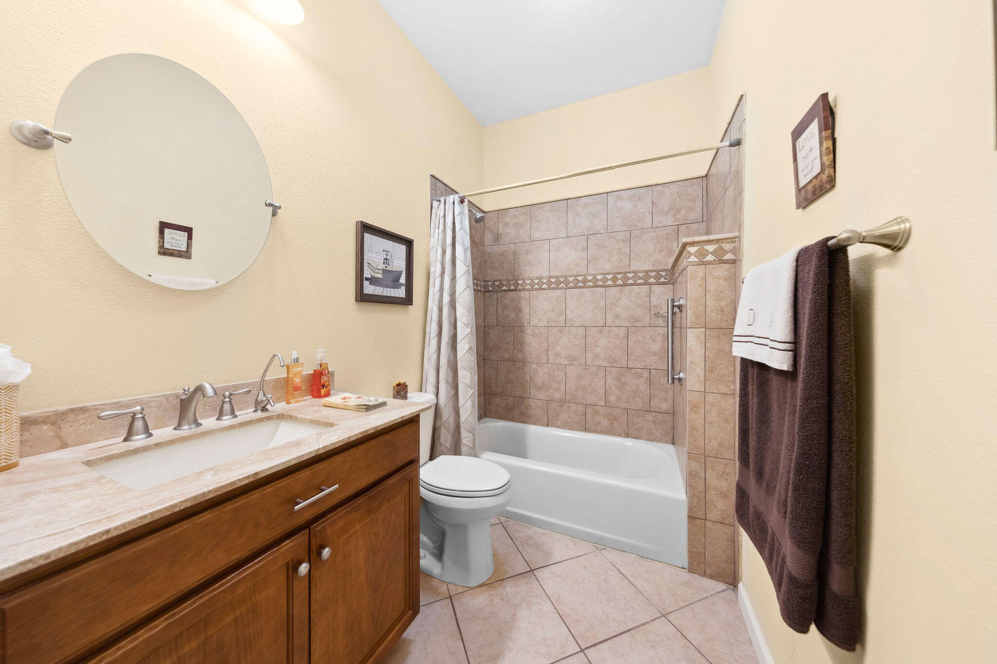 TOWN OF SANTA ROSA - Residential