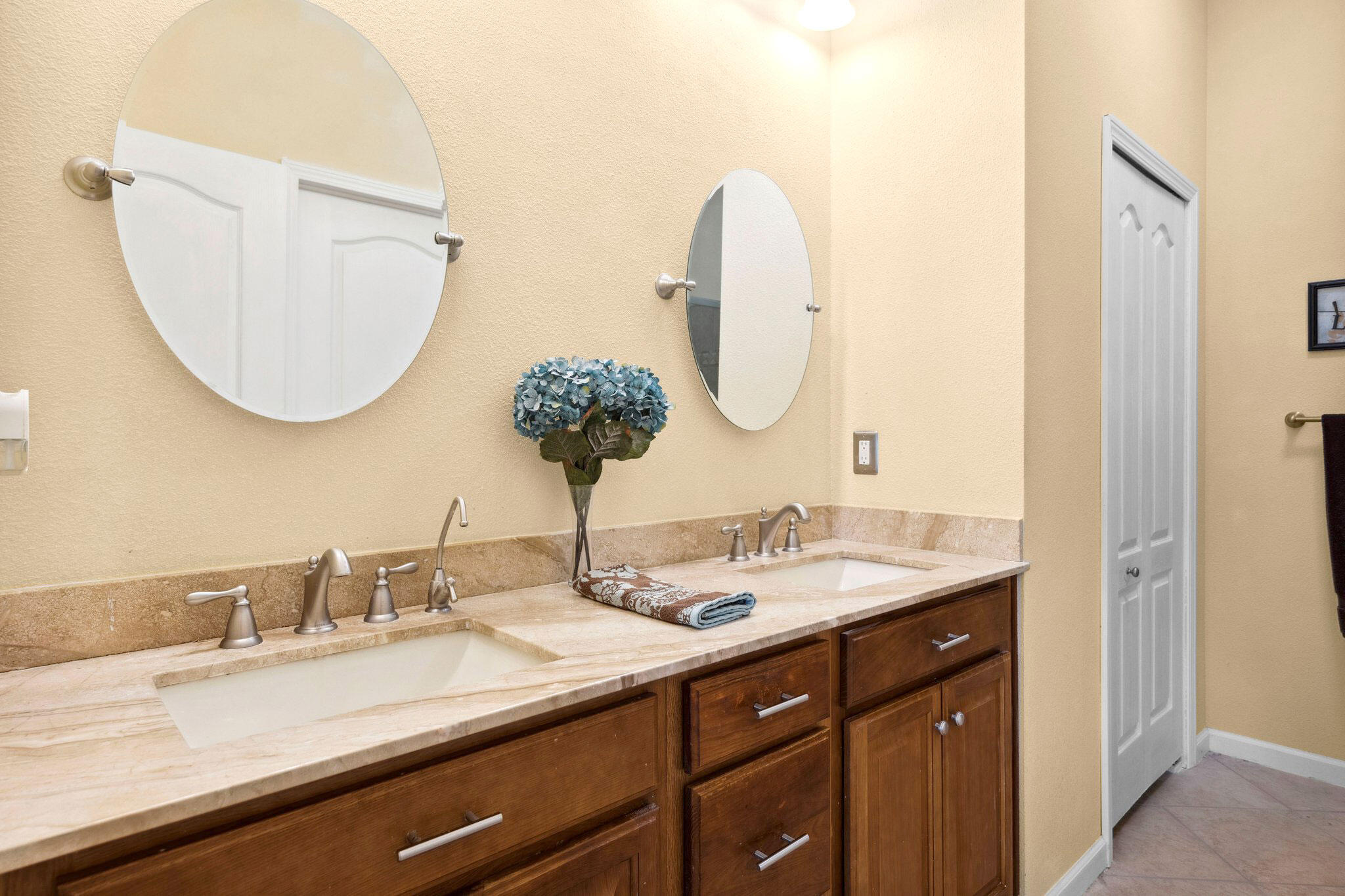 TOWN OF SANTA ROSA - Residential