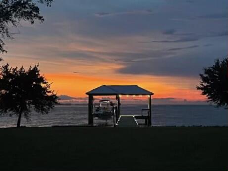 BAY GROVE - Residential