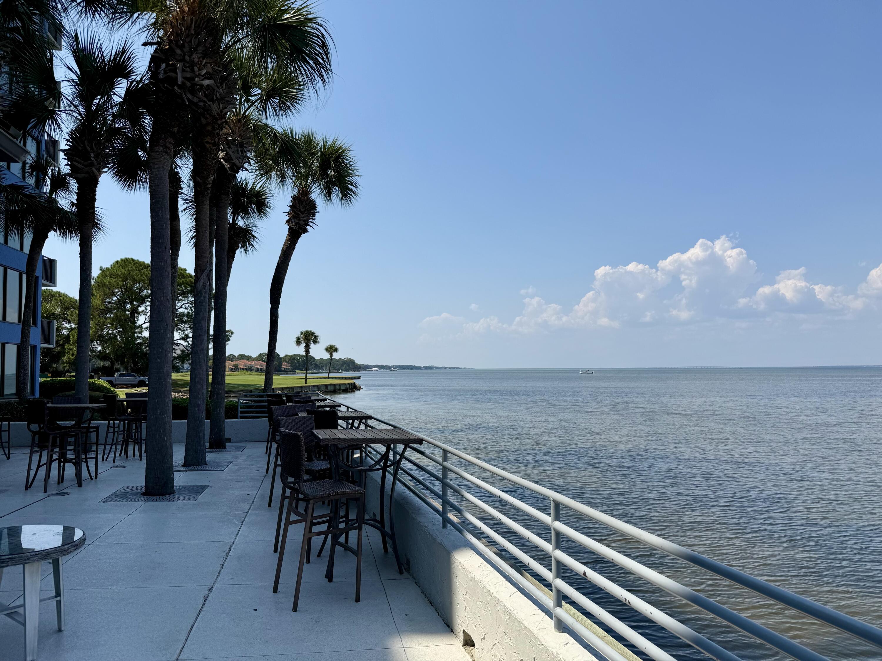 BAYSIDE CONDO SANDESTIN - Residential