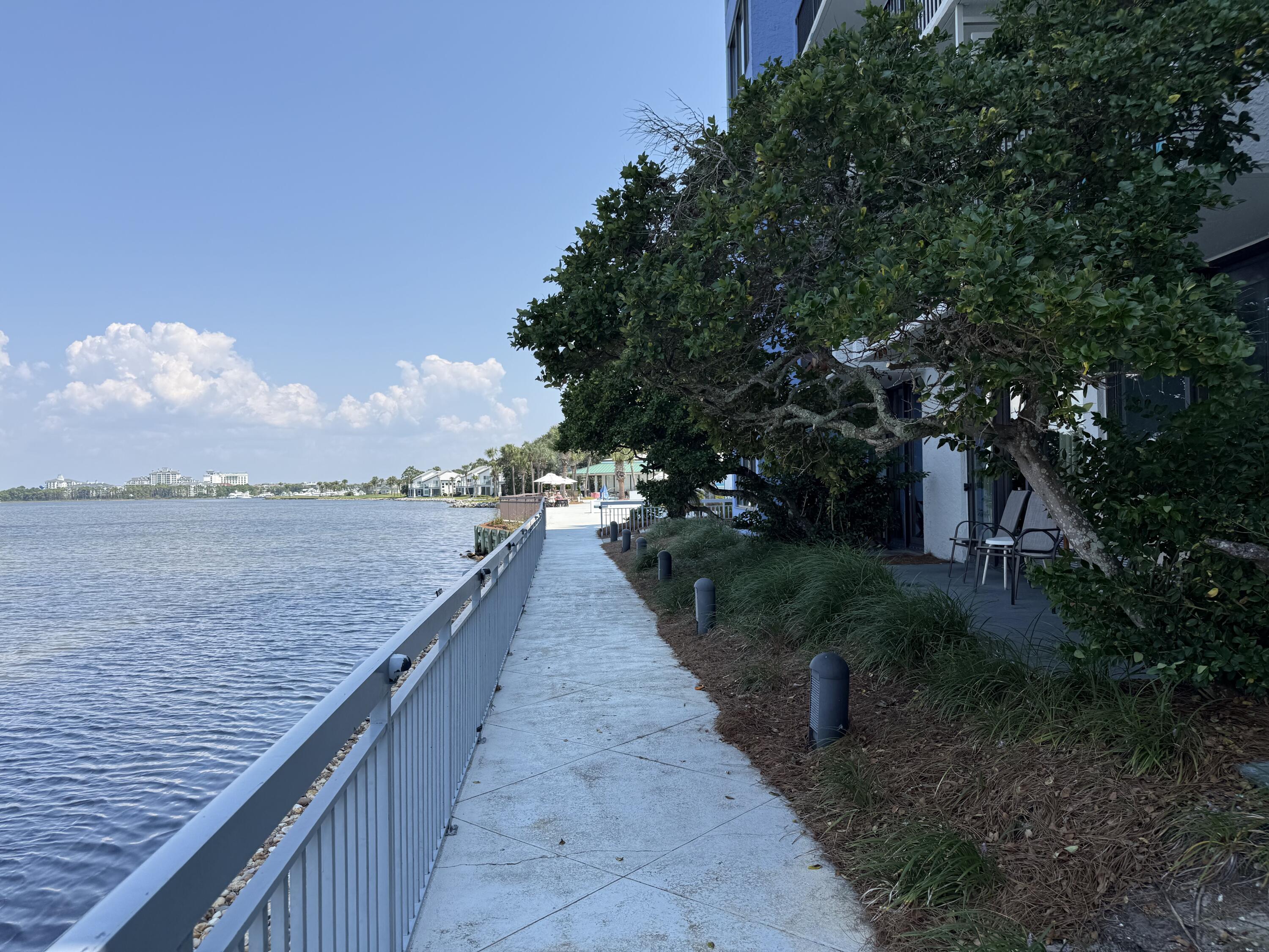 BAYSIDE CONDO SANDESTIN - Residential