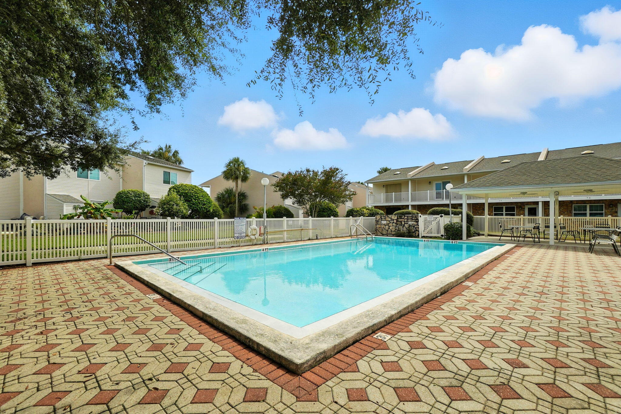 WOODLAND SHORES T/H PH 1 - Residential