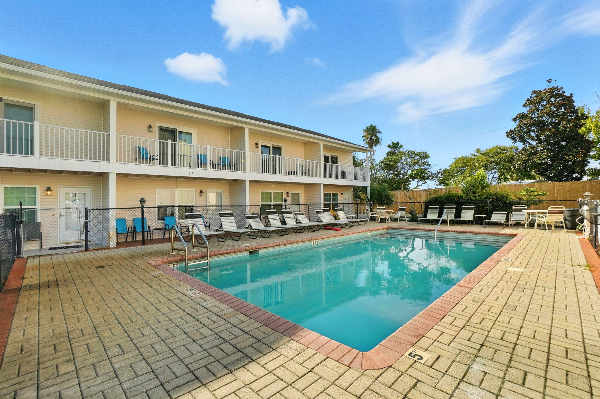 WOODLAND SHORES T/H PH 1 - Residential