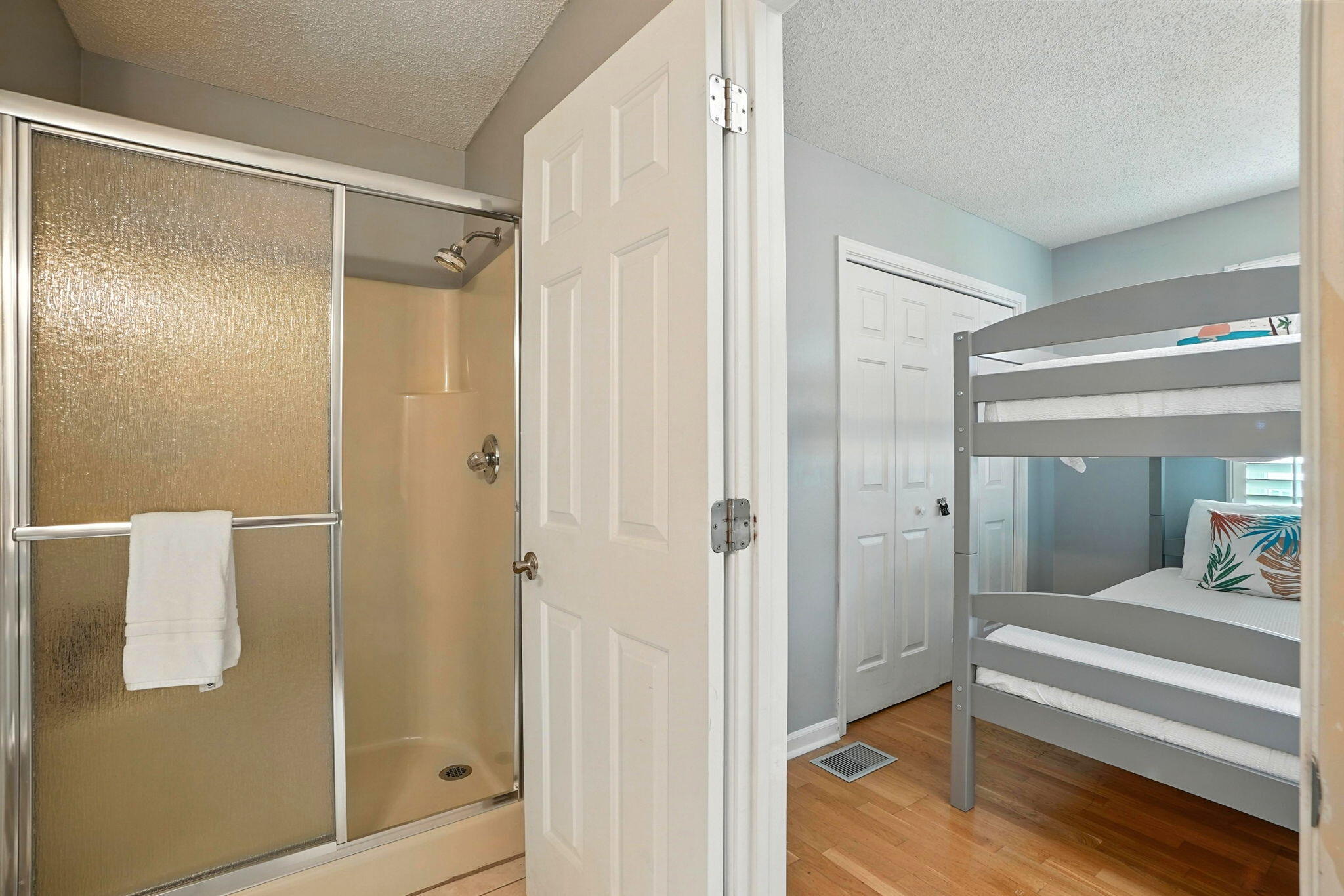 WOODLAND SHORES T/H PH 1 - Residential