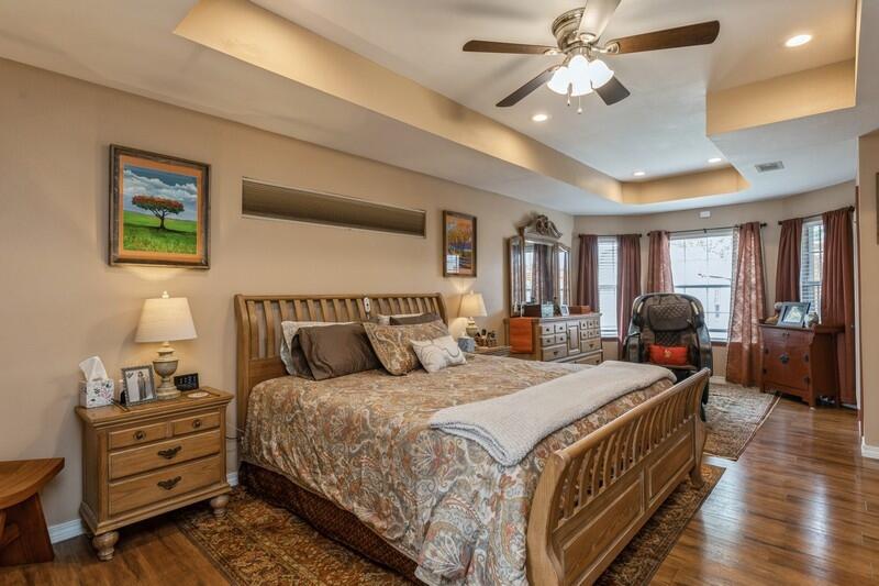 MELISSA OAKS - Residential