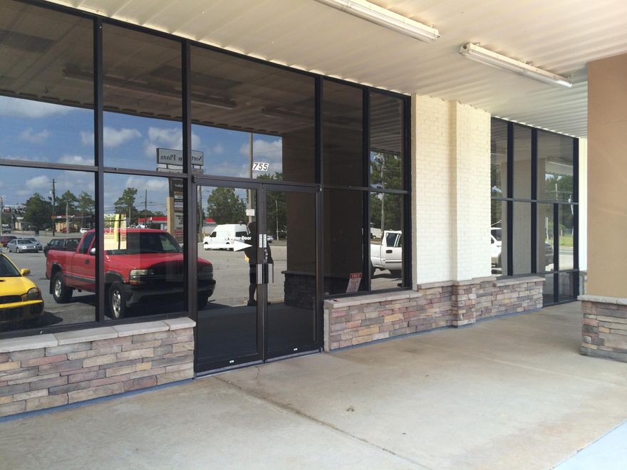 This unit is located in a high traffic area in the Northview Plaza on Ferdon Blvd. Formerly Hookah Corner, it features 3,200 sqft of retail/office space with three bathrooms and space on the marquee. CAM 2.50 per sqft.