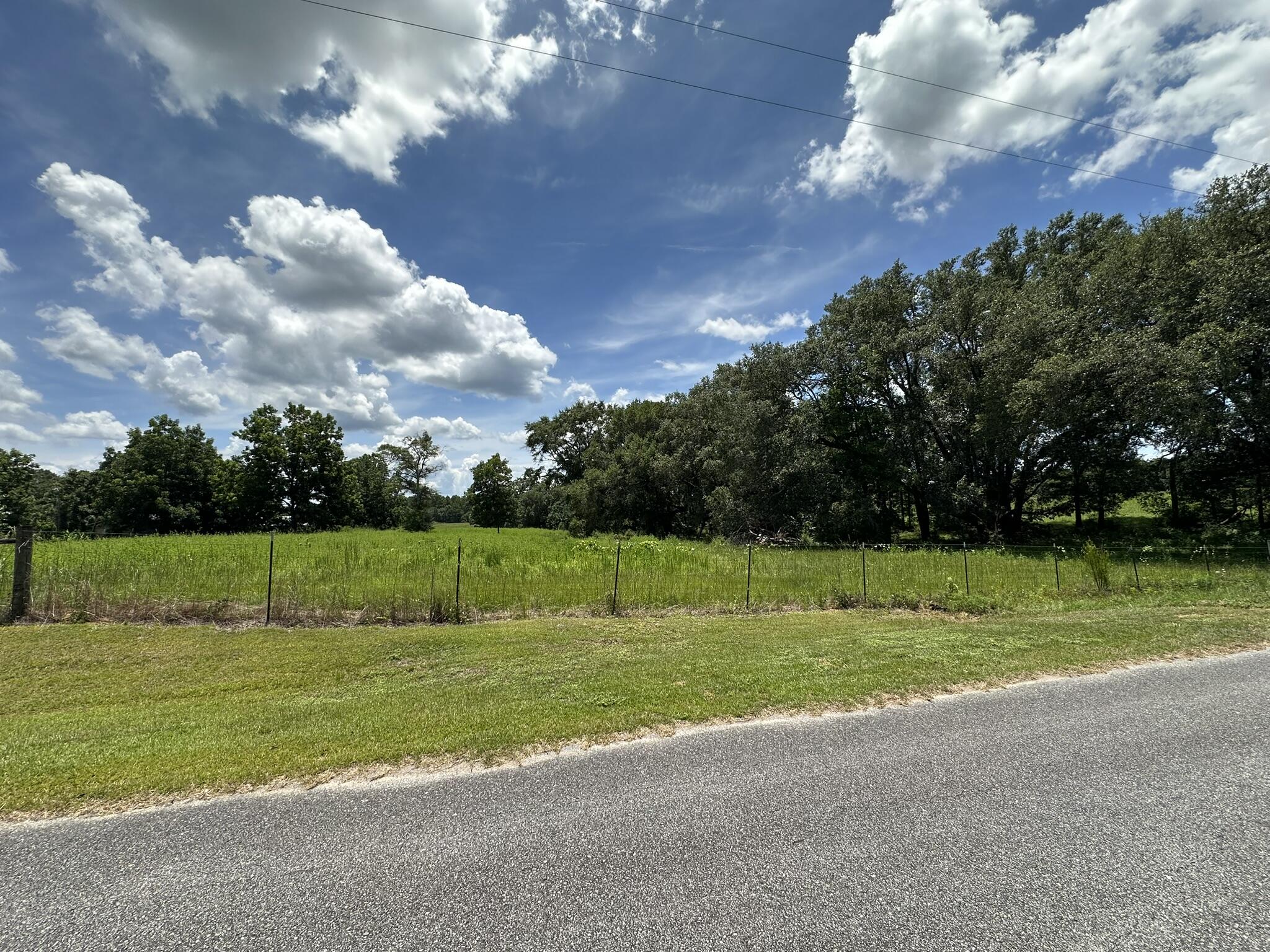 NO RECORDED SUBDIVISION - Land