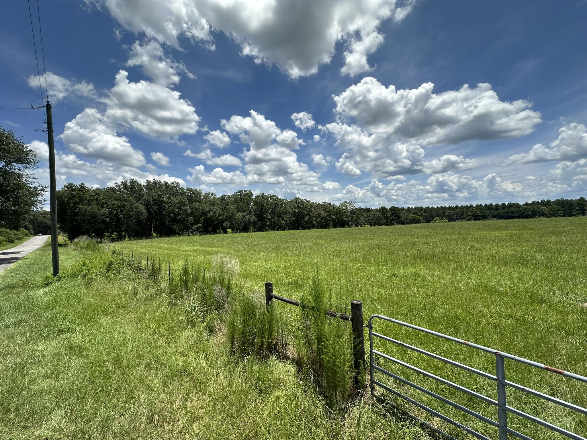 NO RECORDED SUBDIVISION - Land