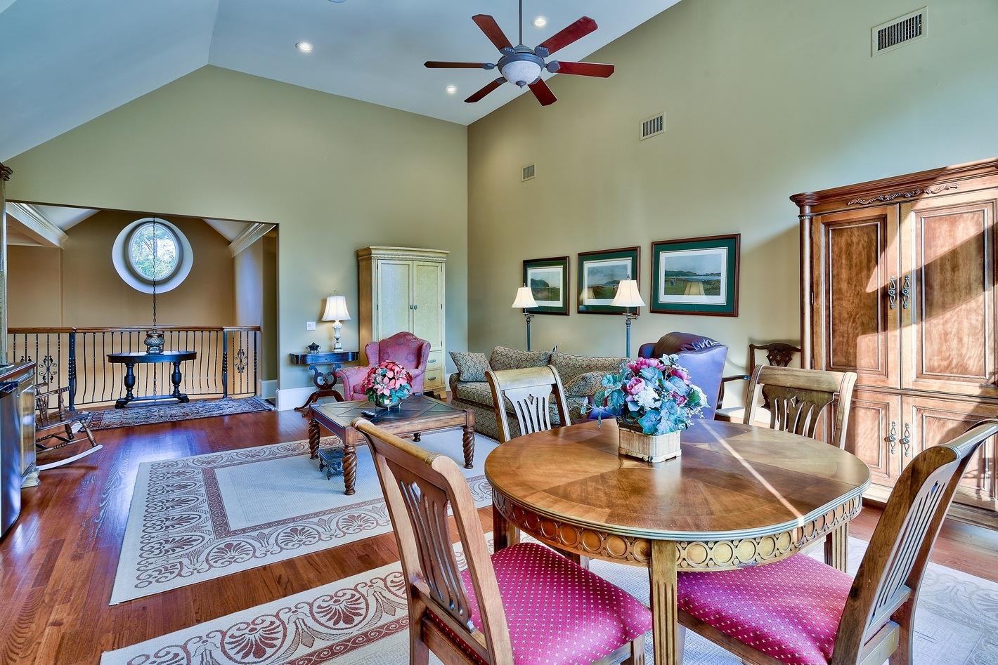 BURNT PINE - Residential