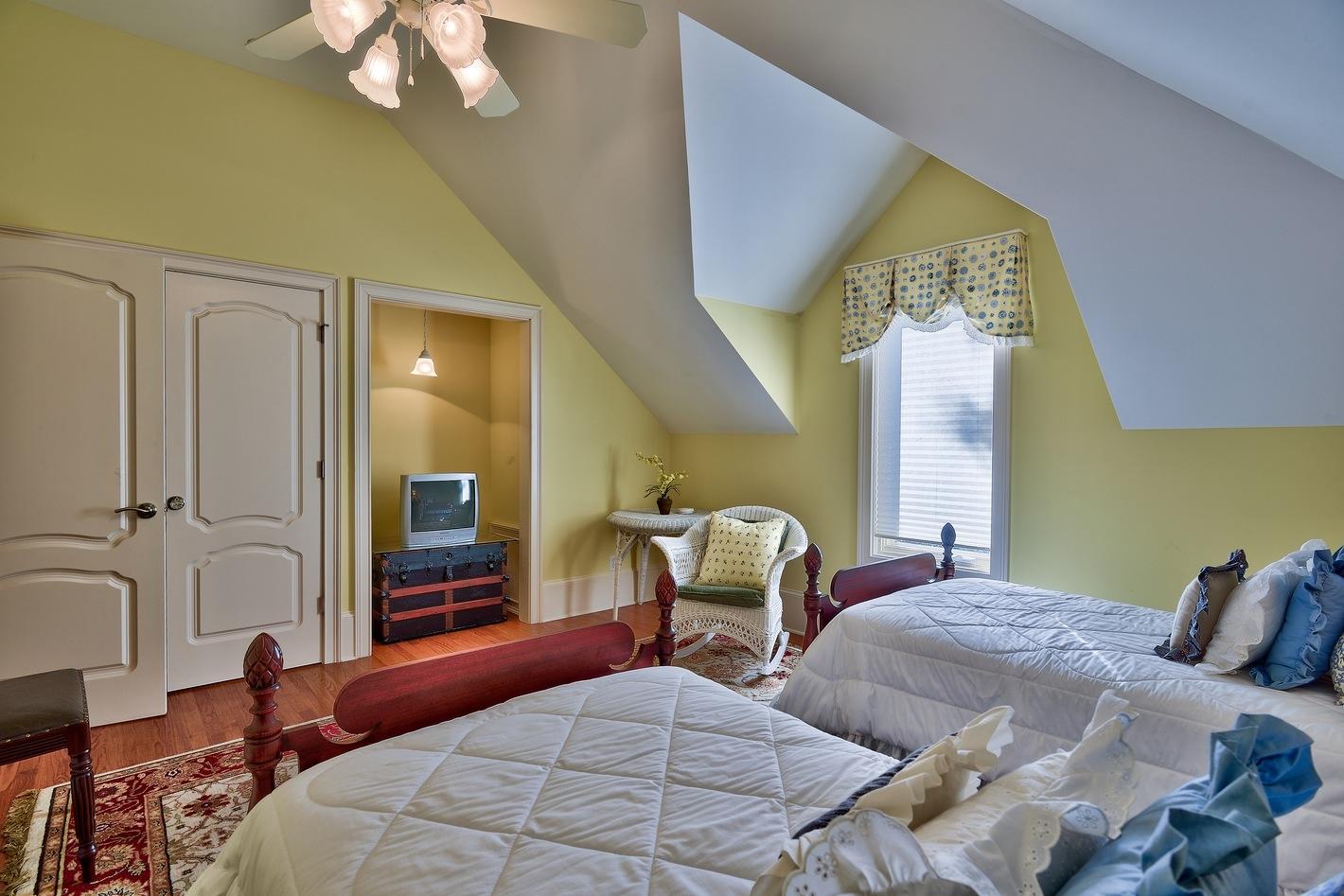 BURNT PINE - Residential