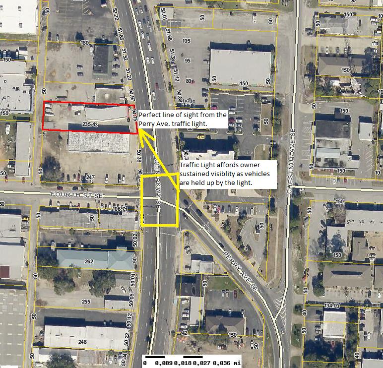 Main image without alt text