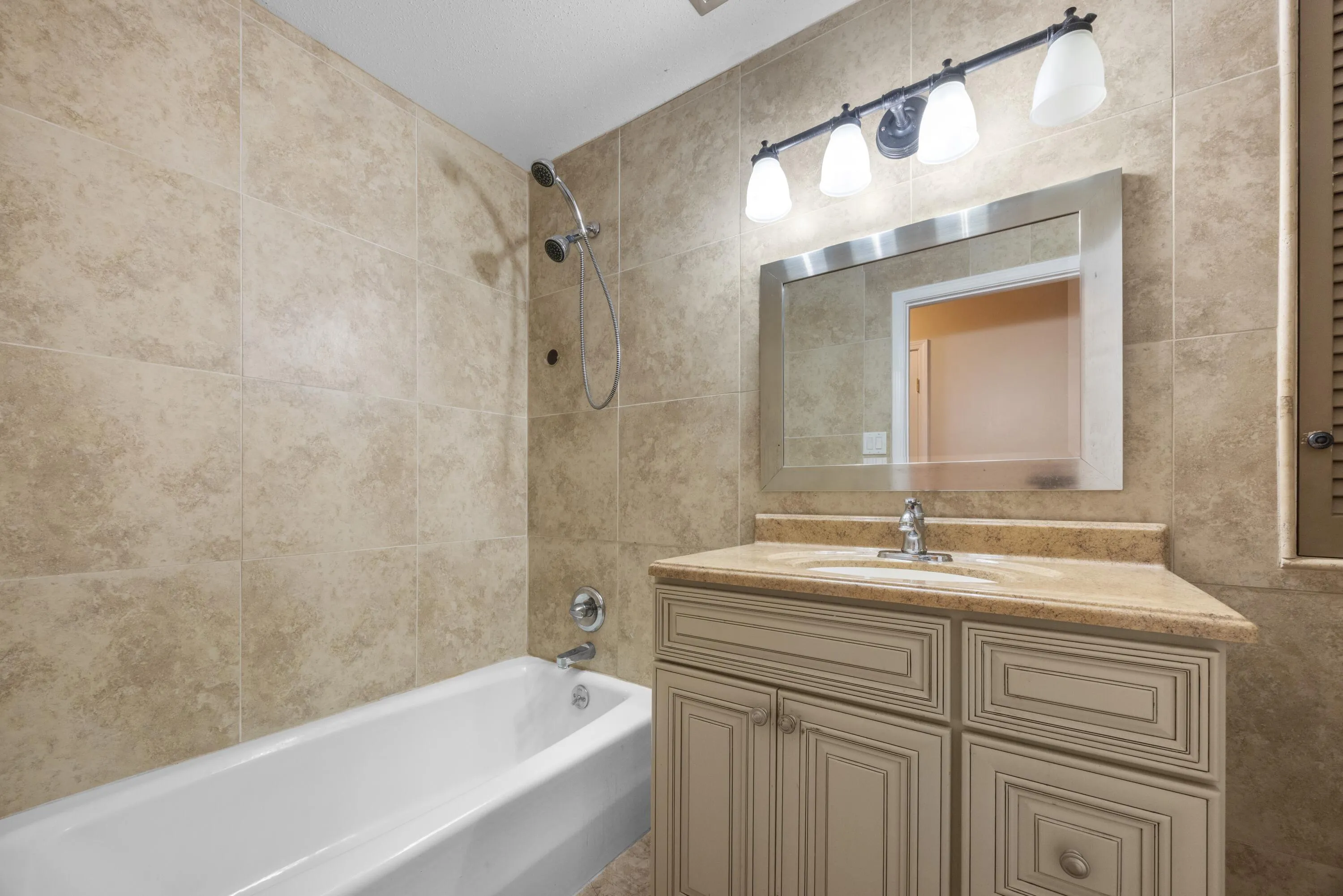 Fort Walton Beach, Florida 32547, United States, 4 Bedrooms Bedrooms, ,3 BathroomsBathrooms,Residential,Active,256371