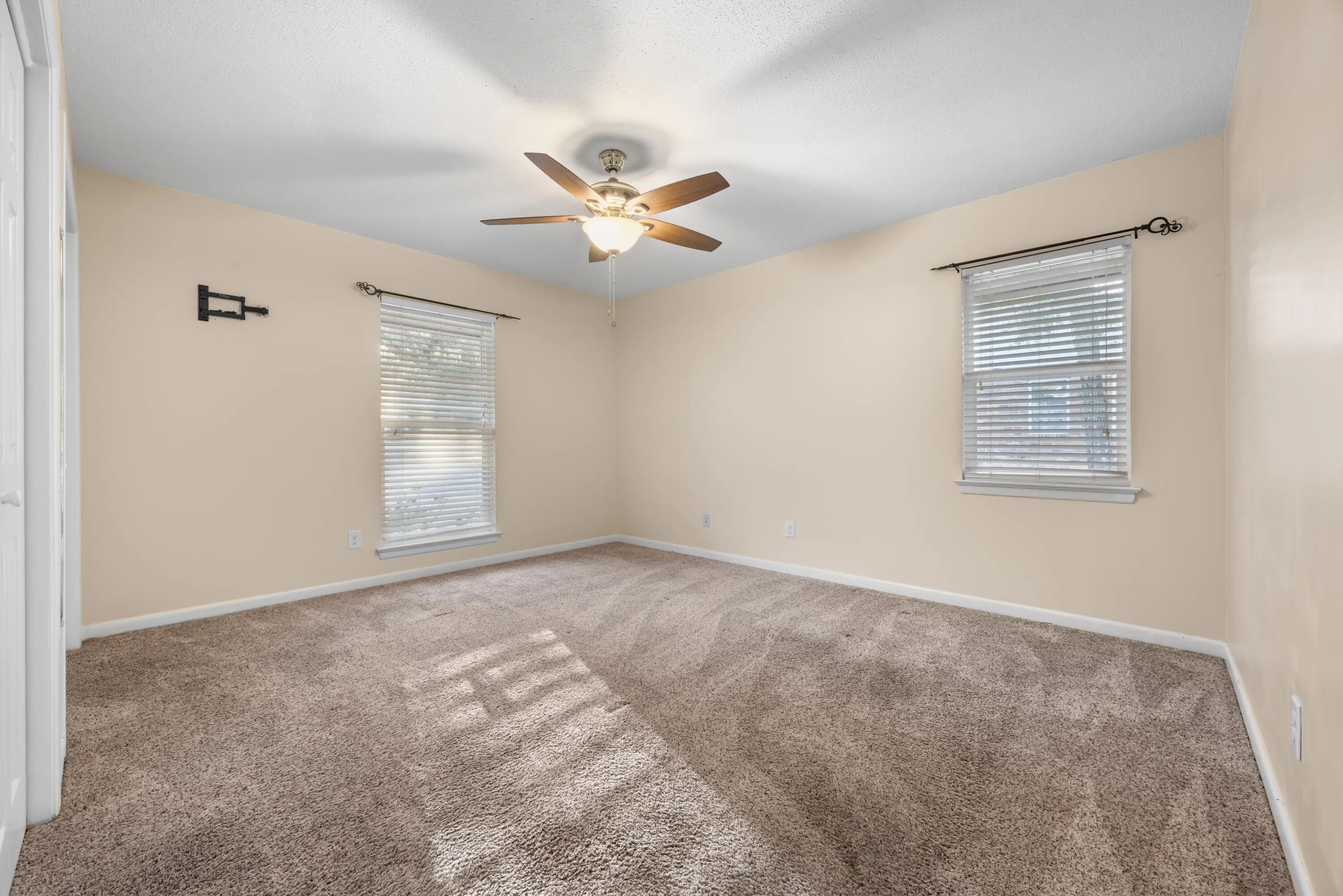 Fort Walton Beach, Florida 32547, United States, 4 Bedrooms Bedrooms, ,3 BathroomsBathrooms,Residential,Active,256371