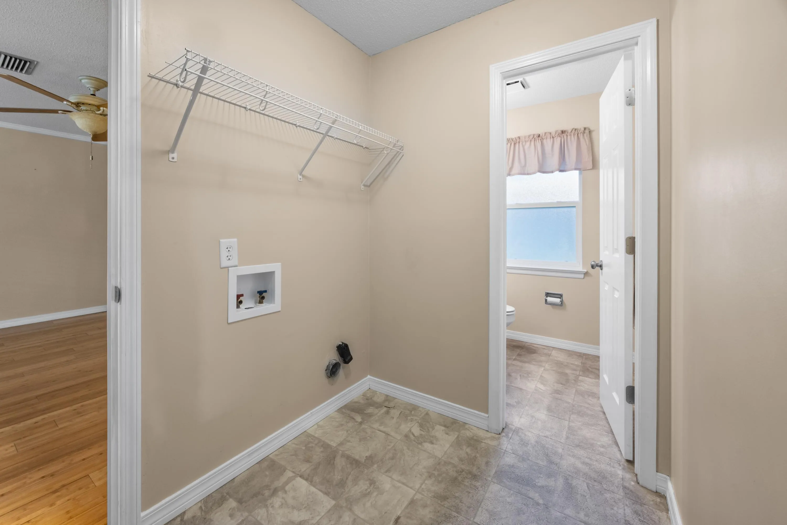 Fort Walton Beach, Florida 32547, United States, 4 Bedrooms Bedrooms, ,3 BathroomsBathrooms,Residential,Active,256371