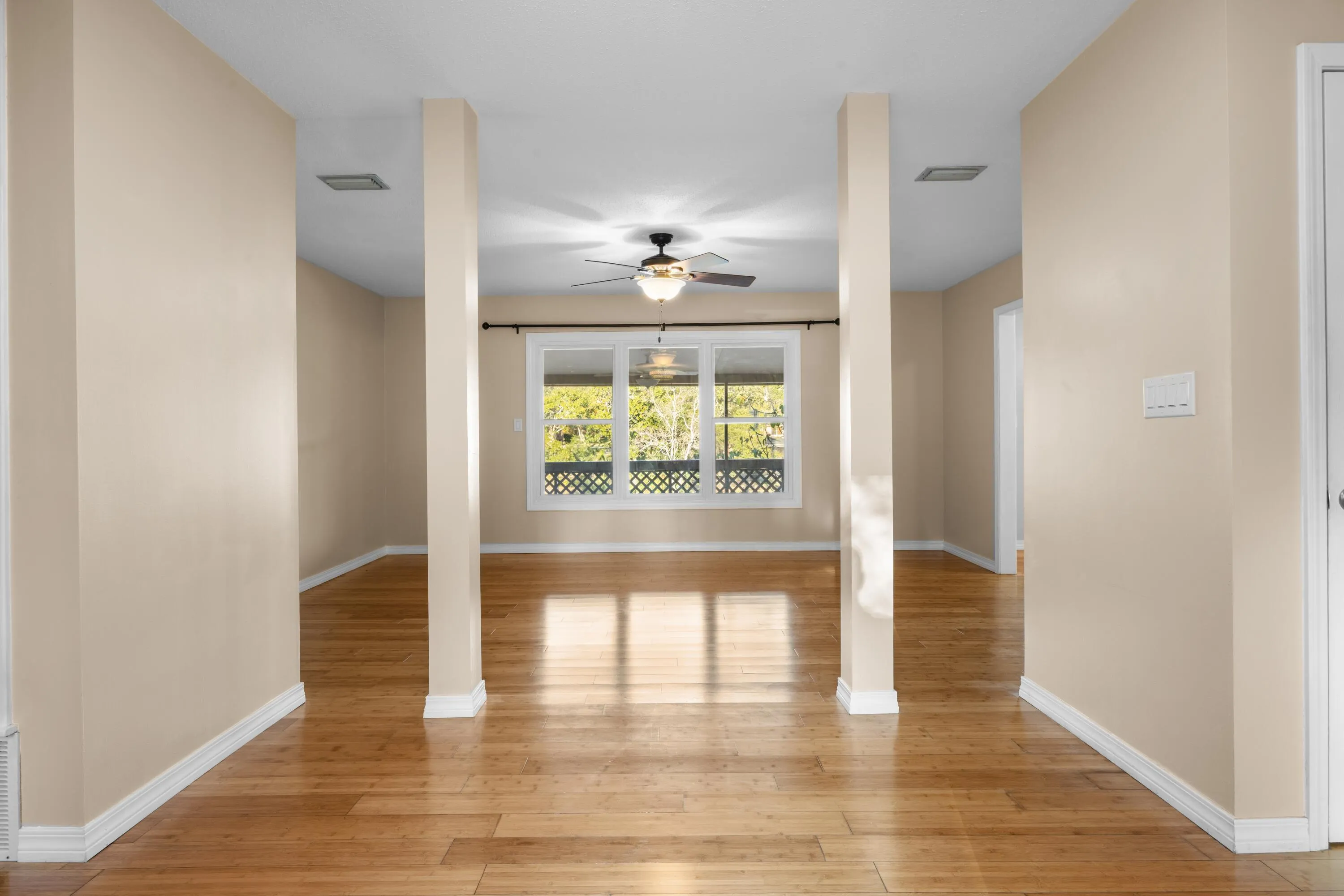 Fort Walton Beach, Florida 32547, United States, 4 Bedrooms Bedrooms, ,3 BathroomsBathrooms,Residential,Active,256371