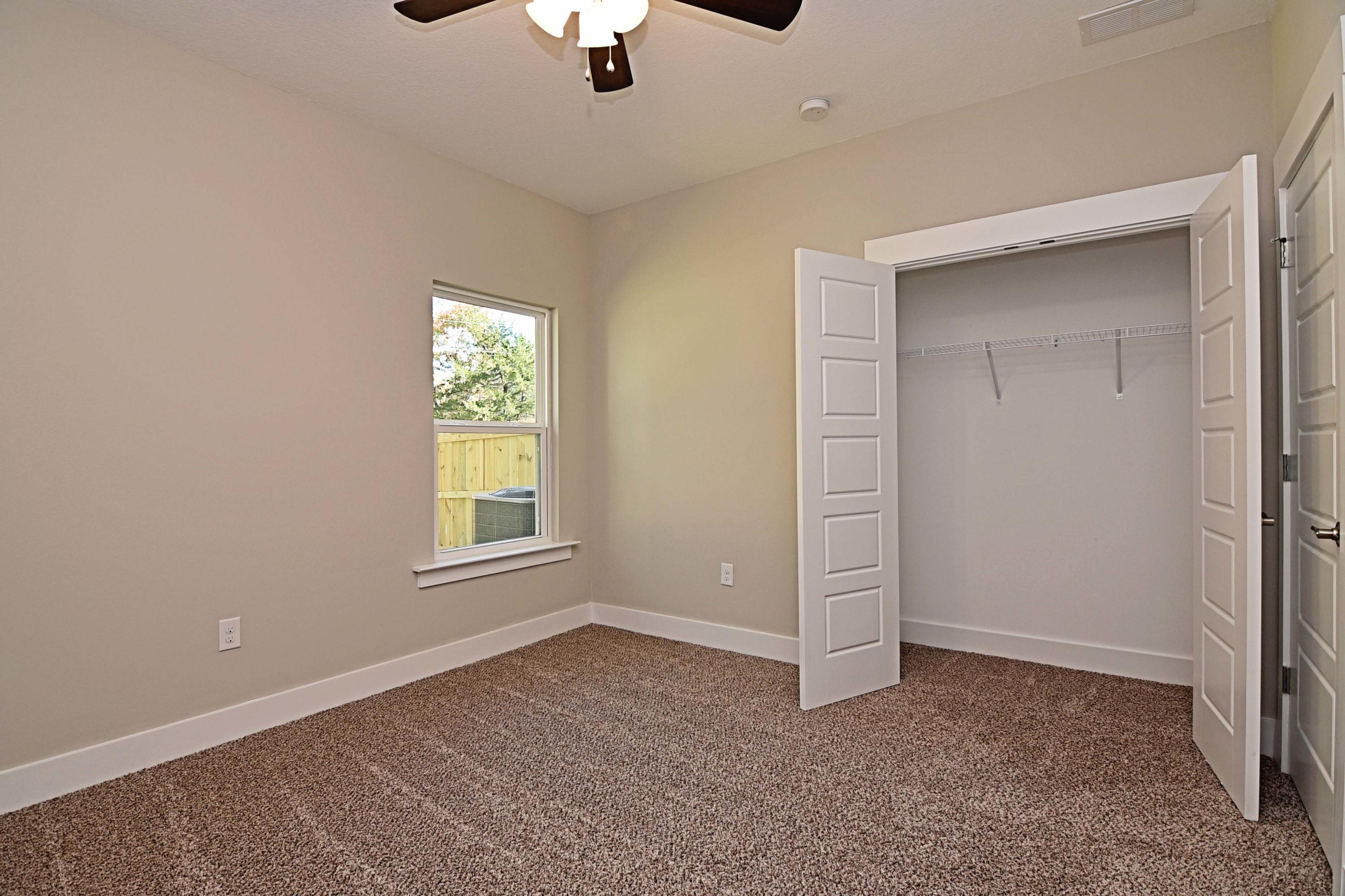 VALPARAISO PINECREST 6 - Residential