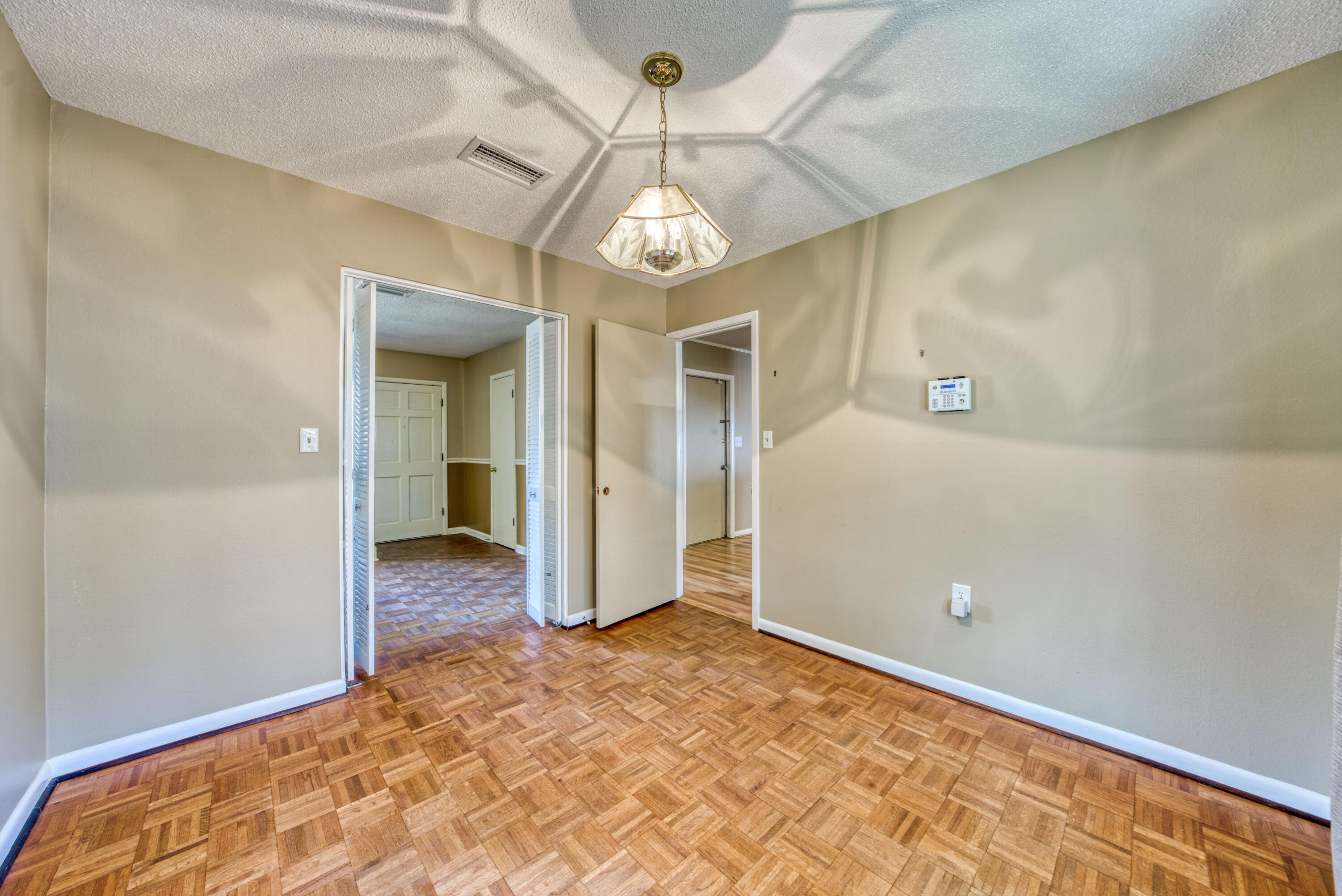 SHERWOOD FOREST - Residential