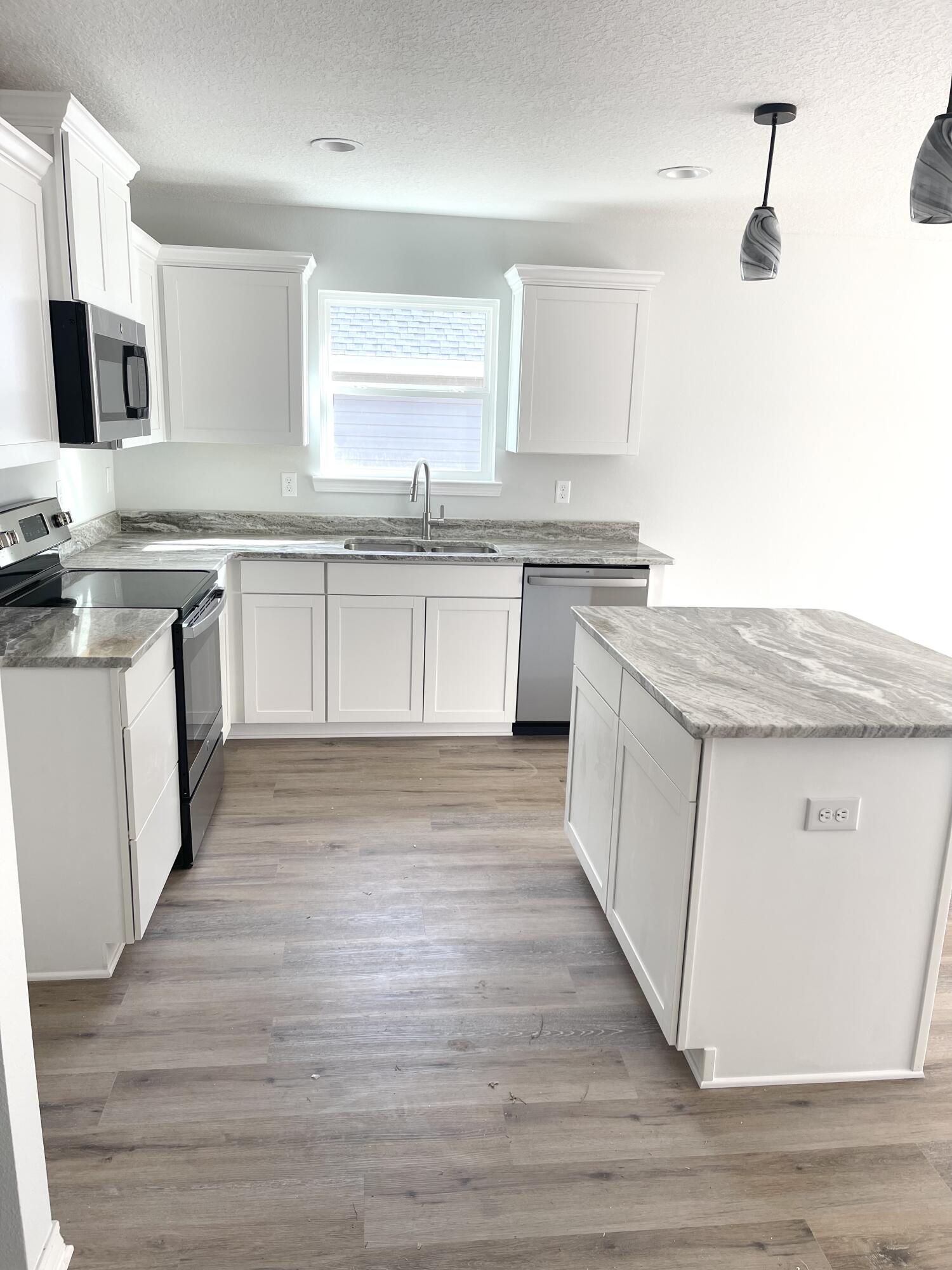 CRESTVIEW - Residential