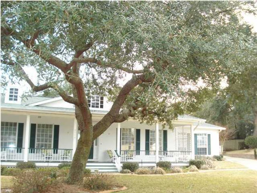 BACK ON MARKET - BUYER FAILED TO FINANCE. SOUTHERN CHARM. - New-Oreans-style, one-story brick on cul-de-sac. Wide covered front porch and rear courtyard. Near Eglin AFB and Destin. 3,3 1/2, 2 with approx. 3,000 sf. High ceilings, wide molding and baseboards throughout. Designated office with custom bookshelves. New kitchen and new interior paint in neutral palette. This lovely home has been maintained with open checkbook. Turnkey. Owners are retiring and have already moved on. Priced for quick sale.