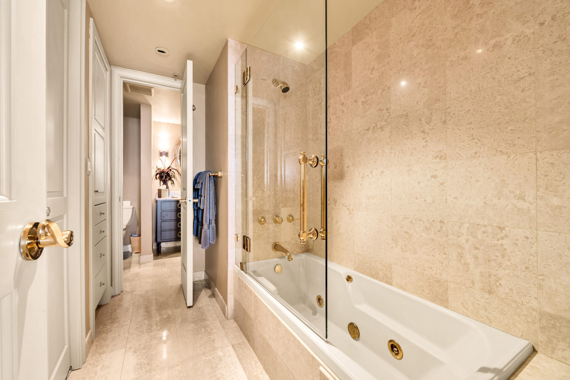 THE ULTIMATE CONDO - Residential
