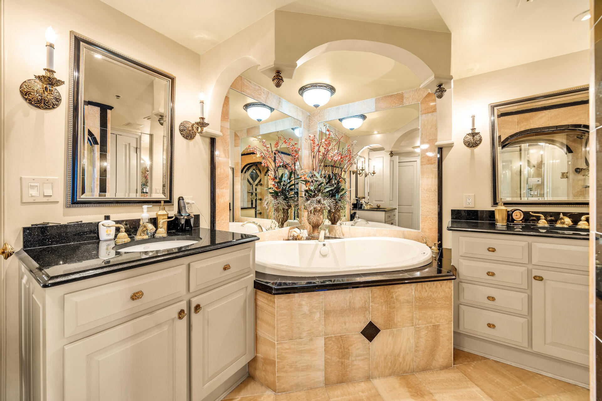 THE ULTIMATE CONDO - Residential