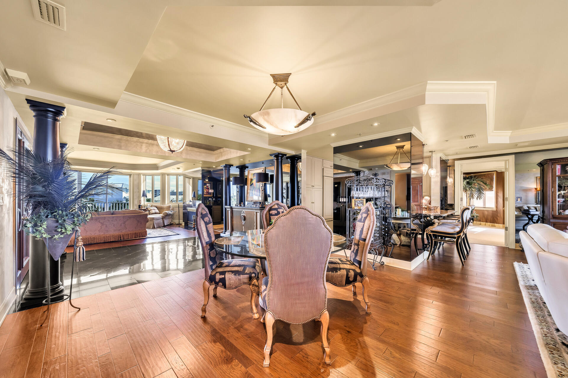 THE ULTIMATE CONDO - Residential
