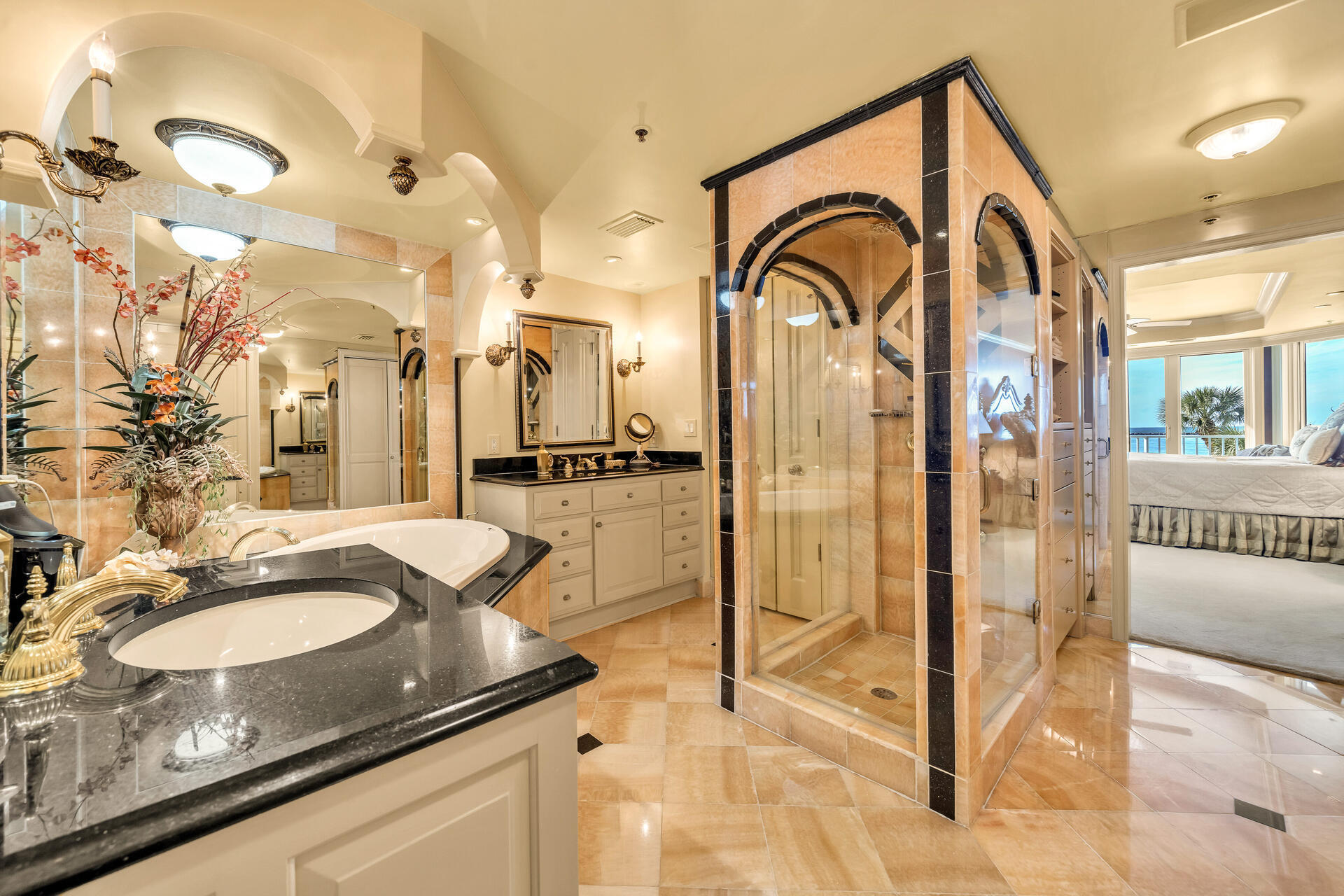 THE ULTIMATE CONDO - Residential