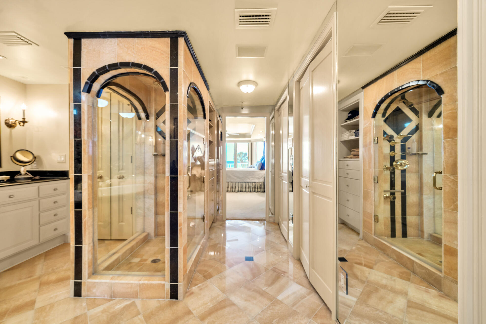 THE ULTIMATE CONDO - Residential