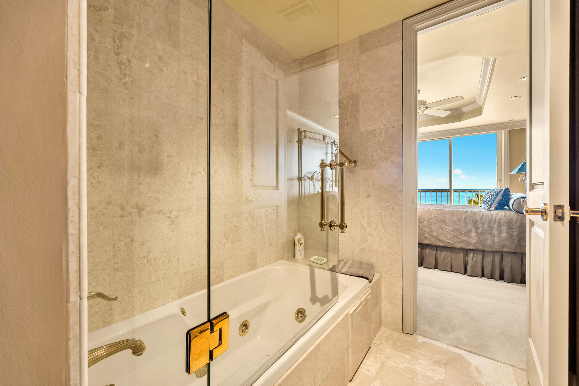 THE ULTIMATE CONDO - Residential