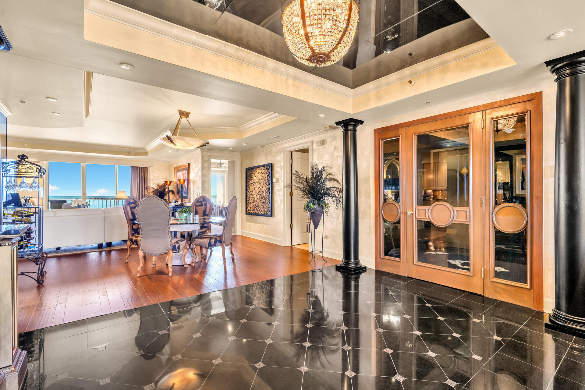 THE ULTIMATE CONDO - Residential