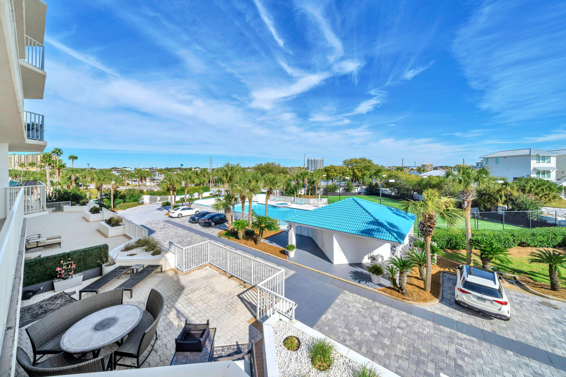 THE ULTIMATE CONDO - Residential