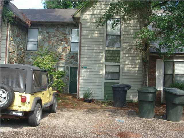 SECLUDED TOWN HOME. CONVENIENT TO BOTH BASES. GREAT FLOOR PLAN - EAT IN KITCHEN PLUS DINING ''L''. VINYL PLANK FLOORING IN LIVING ROOM & DINING ''L''. PRIVACY FENCED BACK YARD. SECURITY DEPOSIT INCLUDES NONREFUNDABLE FLOOR CLEANING FEE AND NONREFUNDABLE PEST CONTROL FEE. CREDIT CHECK FEE IS $35 PER PERSON. SORRY, NO PETS ALLOWED.
