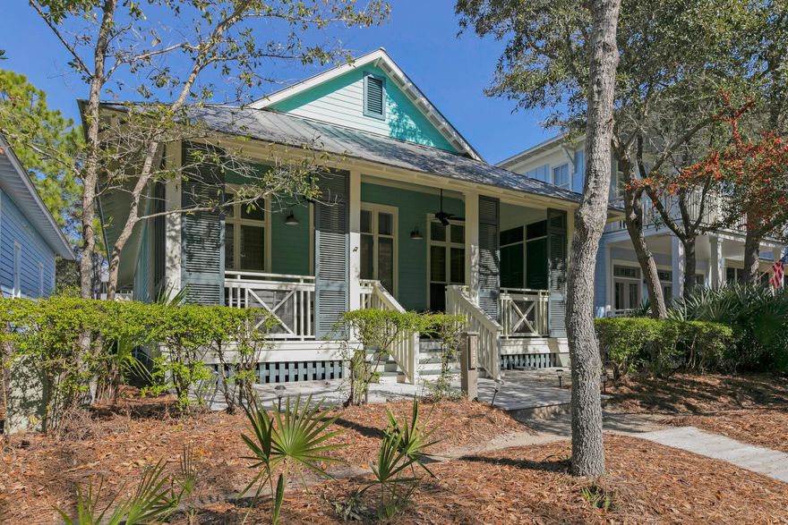 Perfect Florida cottage in Phase I. Amazing  interior renovation.