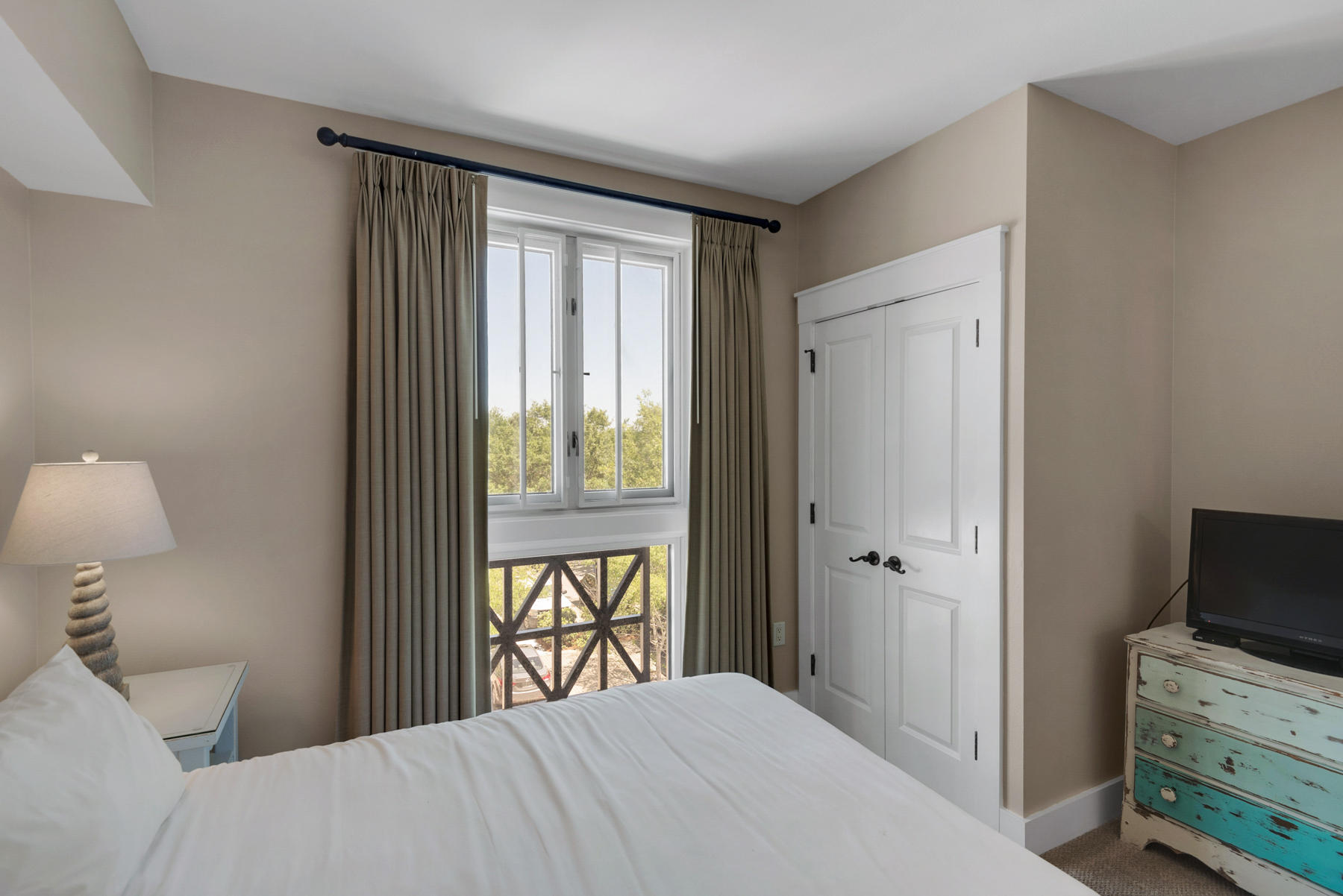 OBSERVATION POINT - Residential