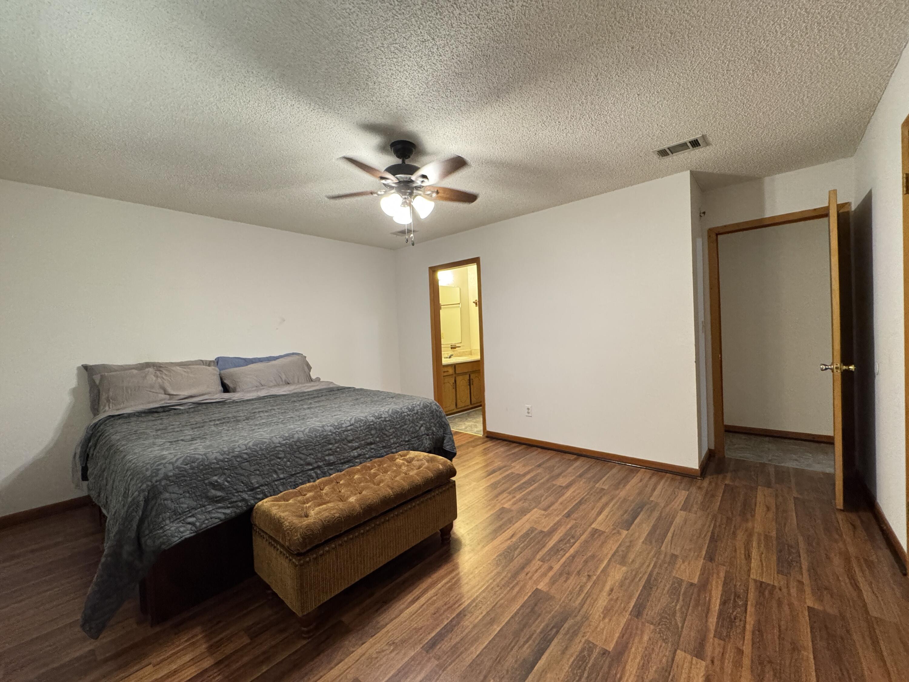 METES & BOUNDS - Land